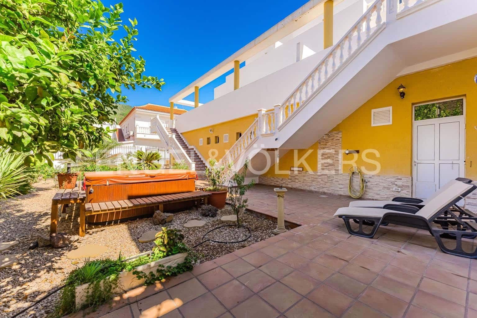 6 bedroom Villa for sale in Santiago del Teide with garage - € 690,000 (Ref: 9362826)