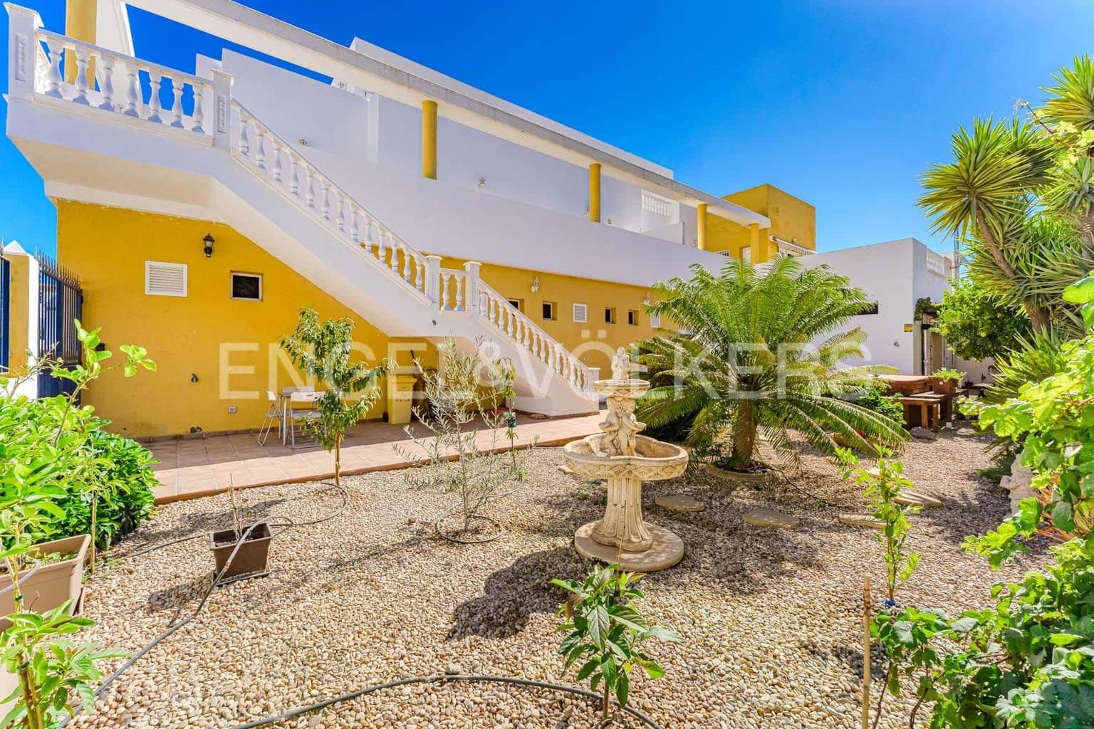 6 bedroom Villa for sale in Santiago del Teide with garage - € 690,000 (Ref: 9362826)