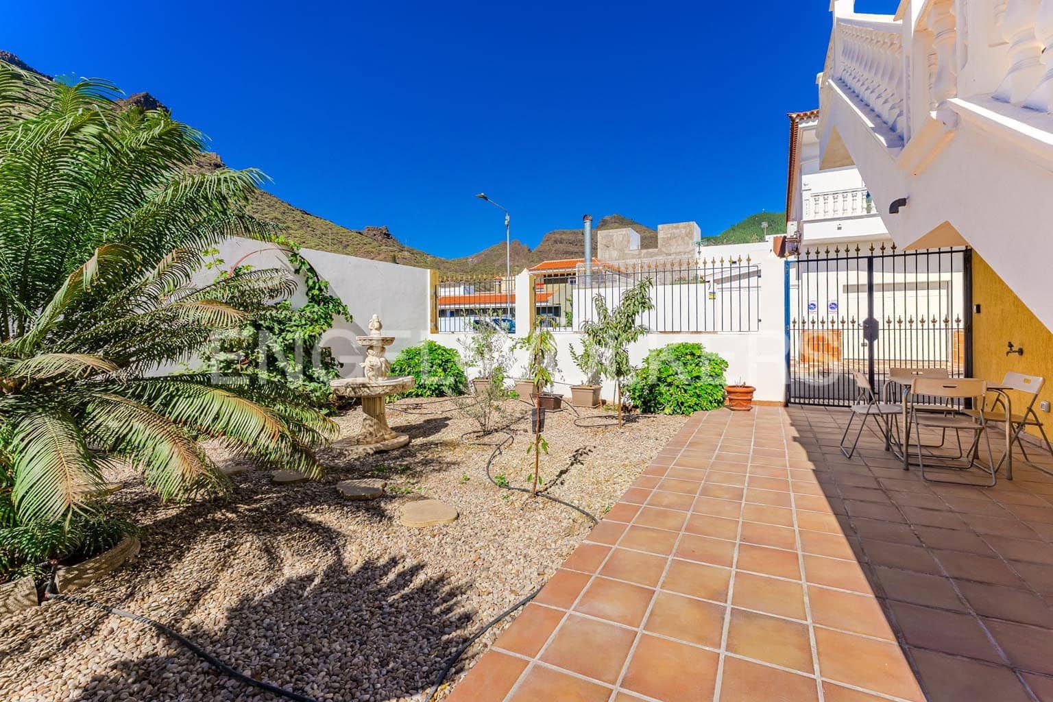 6 bedroom Villa for sale in Santiago del Teide with garage - € 690,000 (Ref: 9362826)