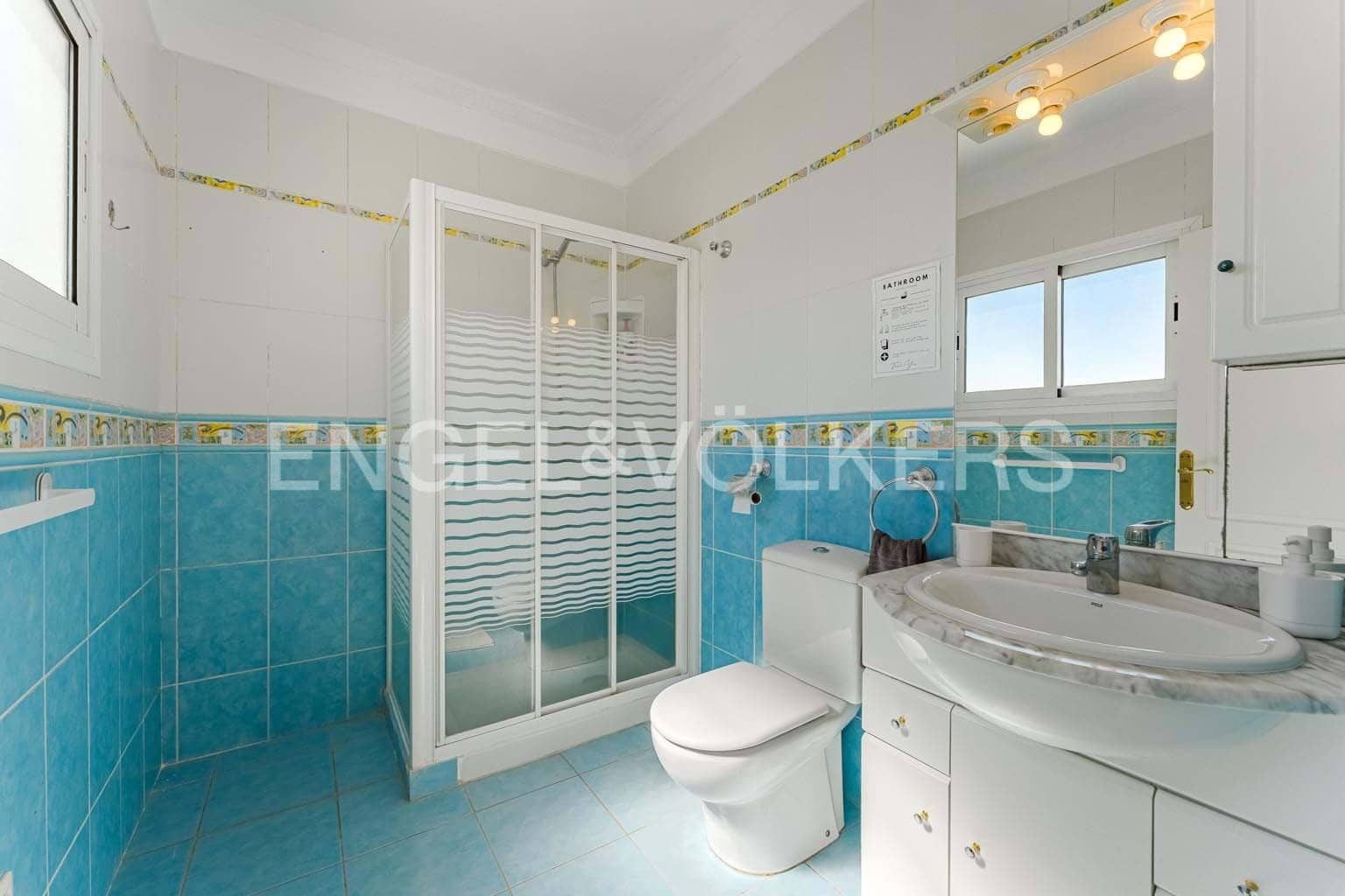 6 bedroom Villa for sale in Santiago del Teide with garage - € 690,000 (Ref: 9362826)