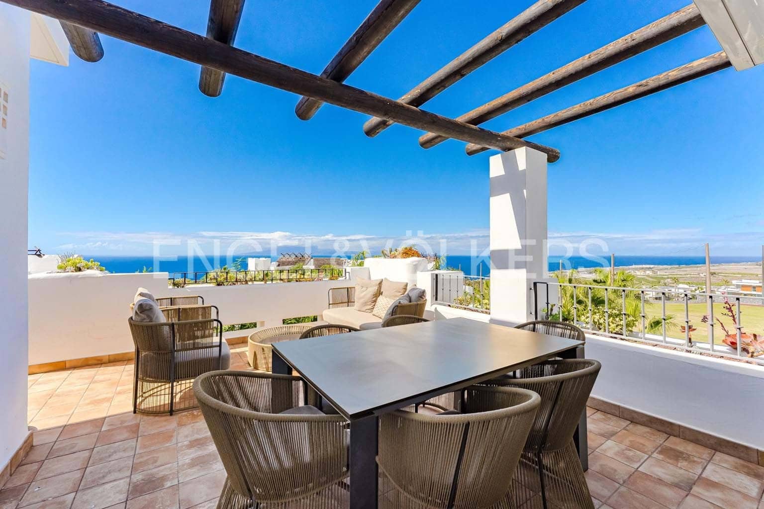 2 makuuhuone Huoneisto myytävänä paikassa Guia de Isora mukana uima-altaan 
autotalli - 1 149 000 € (Ref: 9368940)