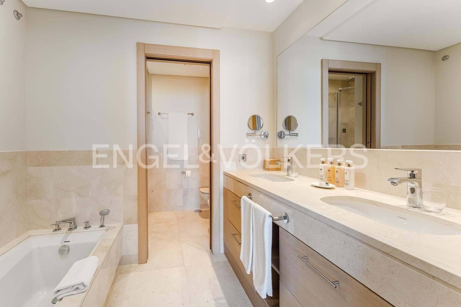 2 makuuhuone Huoneisto myytävänä paikassa Guia de Isora mukana uima-altaan 
autotalli - 1 149 000 € (Ref: 9368940)