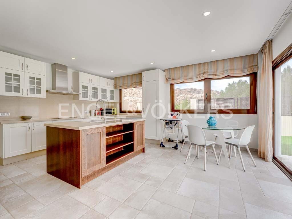 Chalet de 5 habitaciones en La Tejita en venta con piscina garaje - 1.690.000 € (Ref: 9372175)