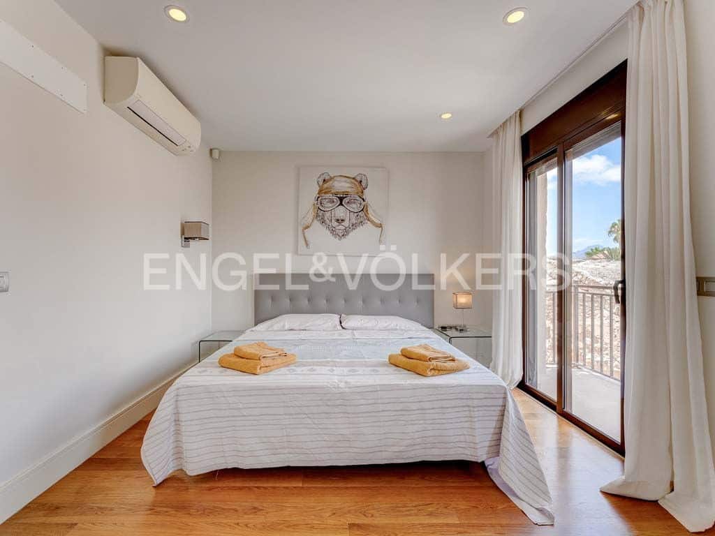 Chalet de 5 habitaciones en La Tejita en venta con piscina garaje - 1.690.000 € (Ref: 9372175)