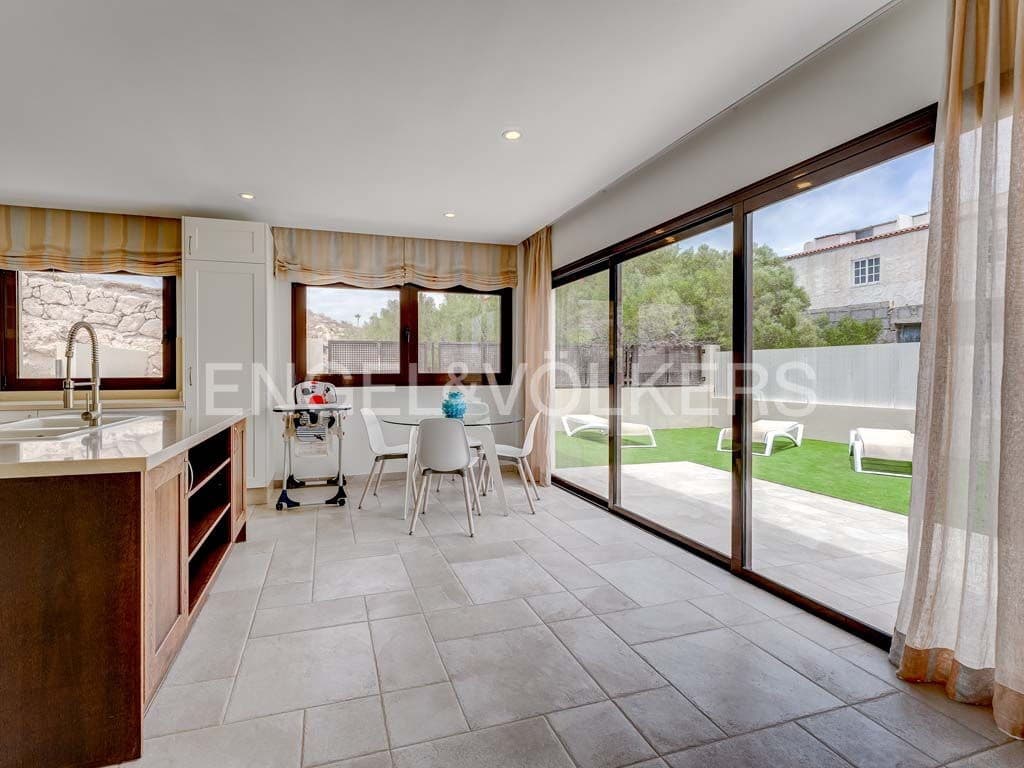 Chalet de 5 habitaciones en La Tejita en venta con piscina garaje - 1.690.000 € (Ref: 9372175)