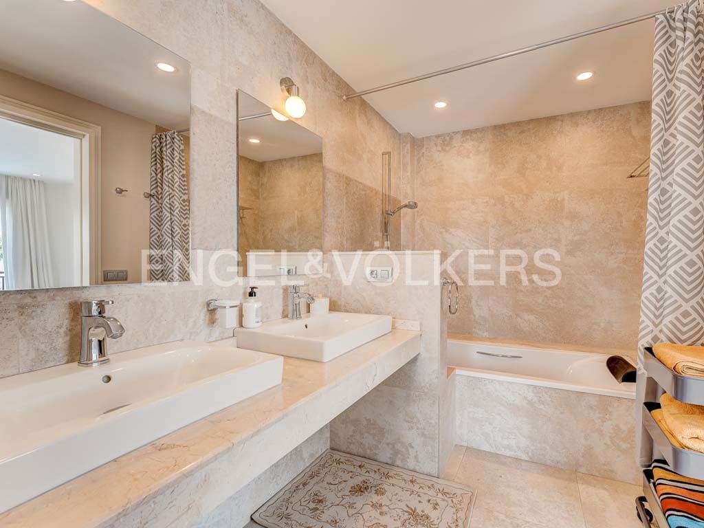 Chalet de 5 habitaciones en La Tejita en venta con piscina garaje - 1.690.000 € (Ref: 9372175)