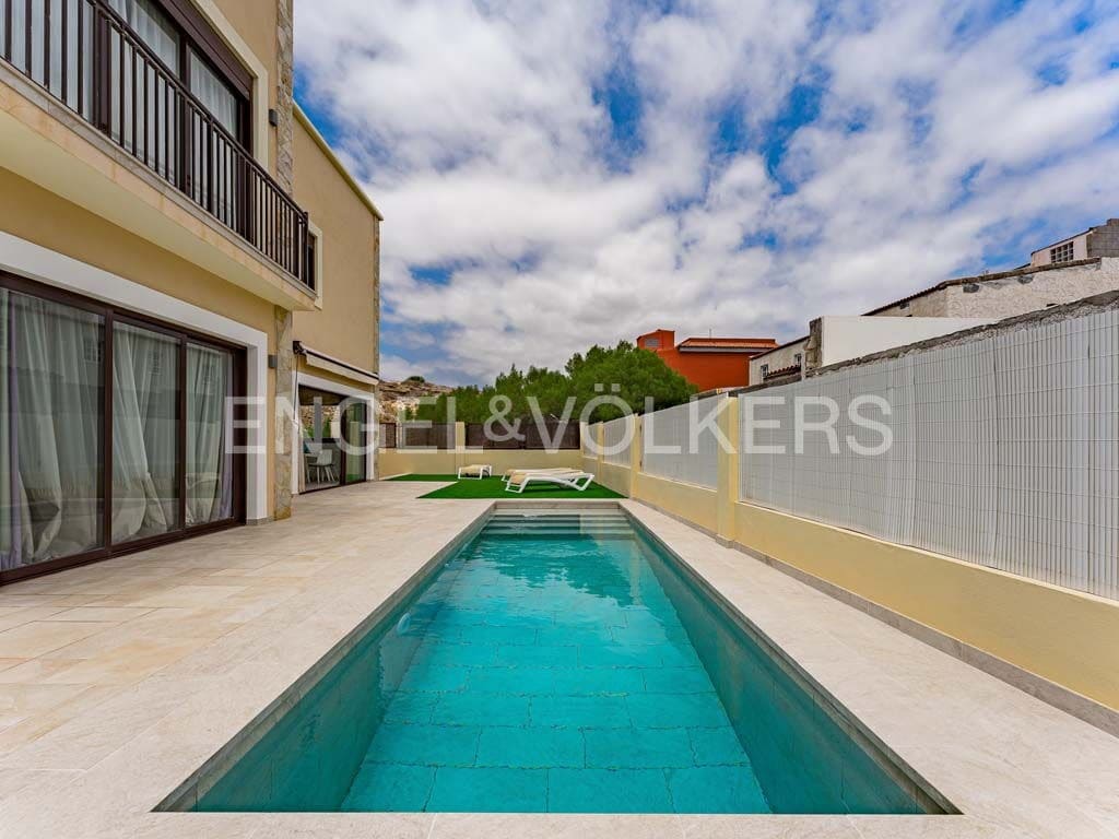 Chalet de 5 habitaciones en La Tejita en venta con piscina garaje - 1.690.000 € (Ref: 9372175)