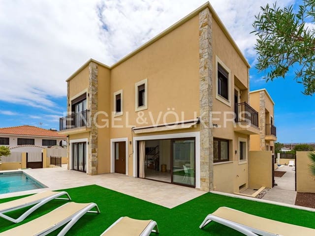 Chalet de 5 habitaciones en La Tejita, Granadilla de Abona en venta con piscina garaje - 1.690.000 € (Ref: 9372175)