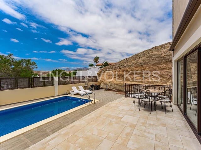 Chalet de 5 habitaciones en La Tejita, Granadilla de Abona en venta con piscina garaje - 1.690.000 € (Ref: 9372175)