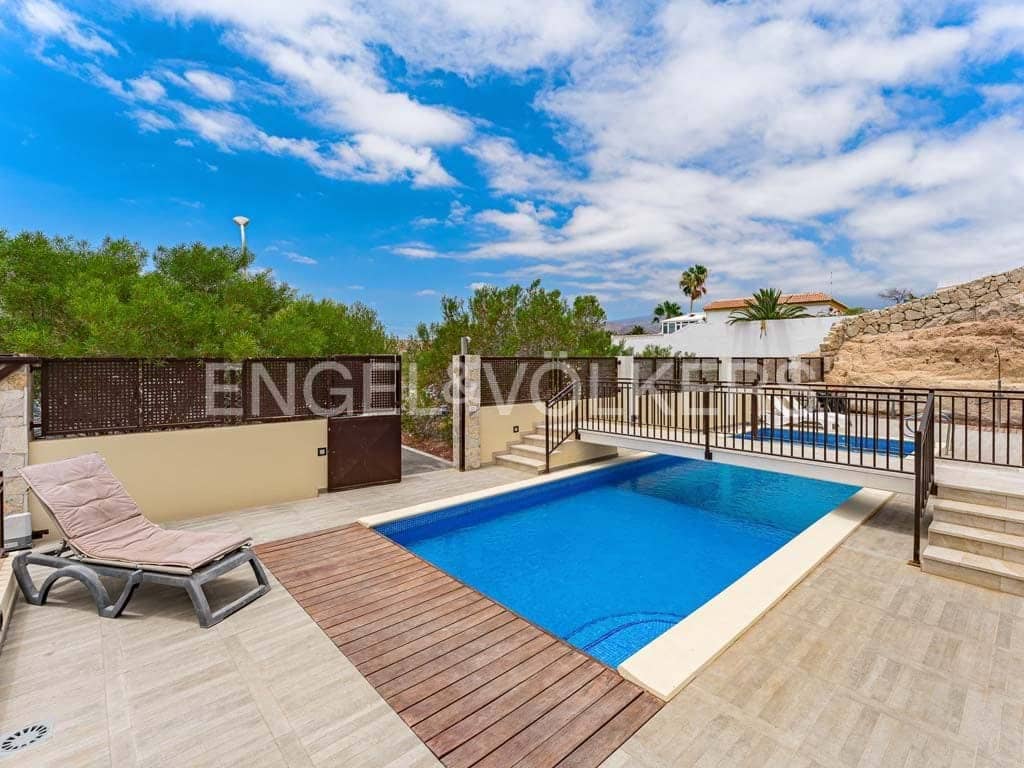 Chalet de 5 habitaciones en La Tejita en venta con piscina garaje - 1.690.000 € (Ref: 9372175)