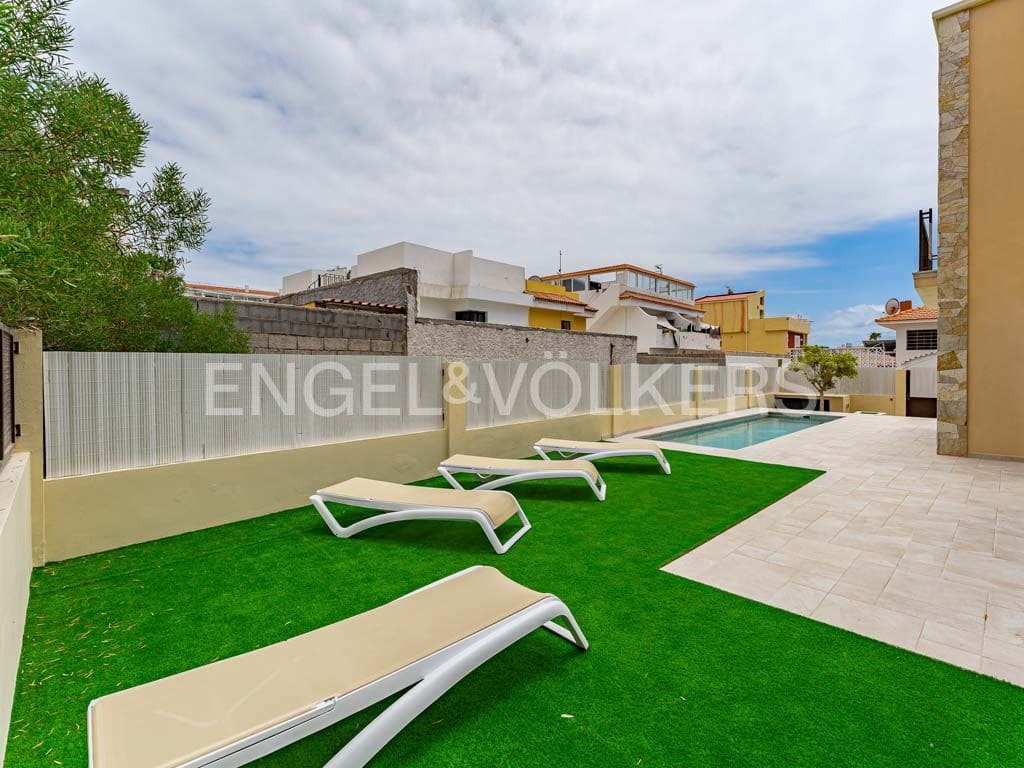 Chalet de 5 habitaciones en La Tejita en venta con piscina garaje - 1.690.000 € (Ref: 9372175)