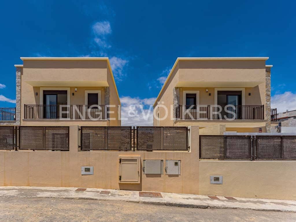 Chalet de 5 habitaciones en La Tejita en venta con piscina garaje - 1.690.000 € (Ref: 9372175)