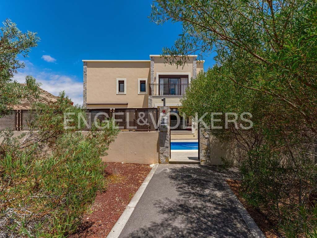 Chalet de 5 habitaciones en La Tejita en venta con piscina garaje - 1.690.000 € (Ref: 9372175)