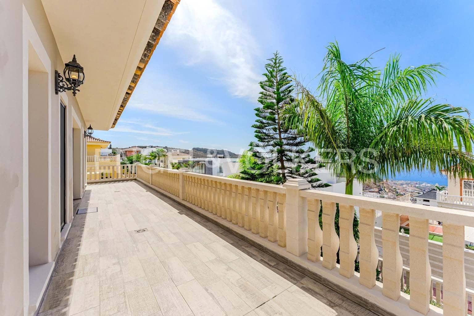 3 soverom Villa til salgs i Costa Adeje med svømmebasseng - € 1 490 000 (Ref: 9379455)