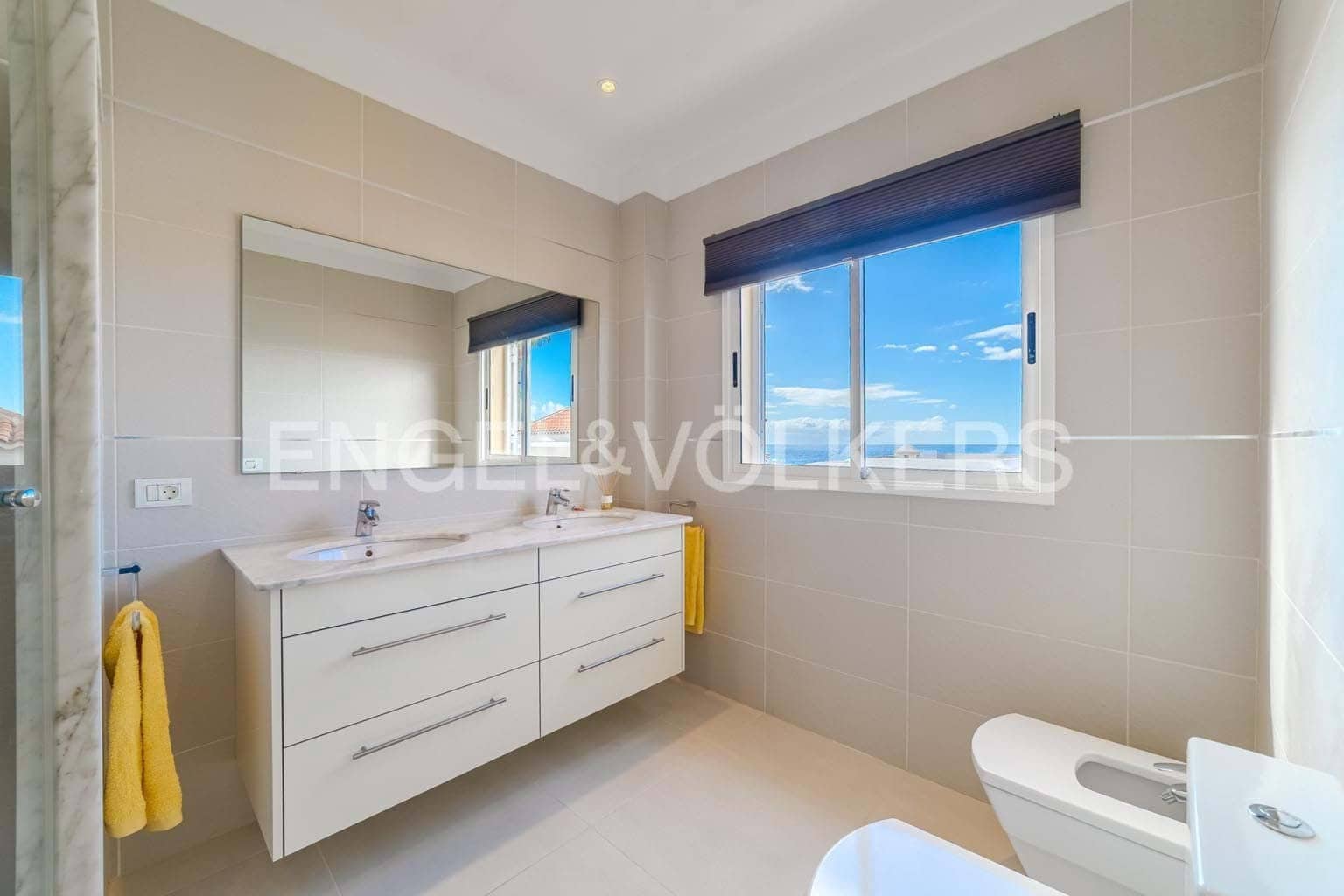 2 bedroom Apartment for sale in Santiago del Teide - € 560,000 (Ref: 9409768)