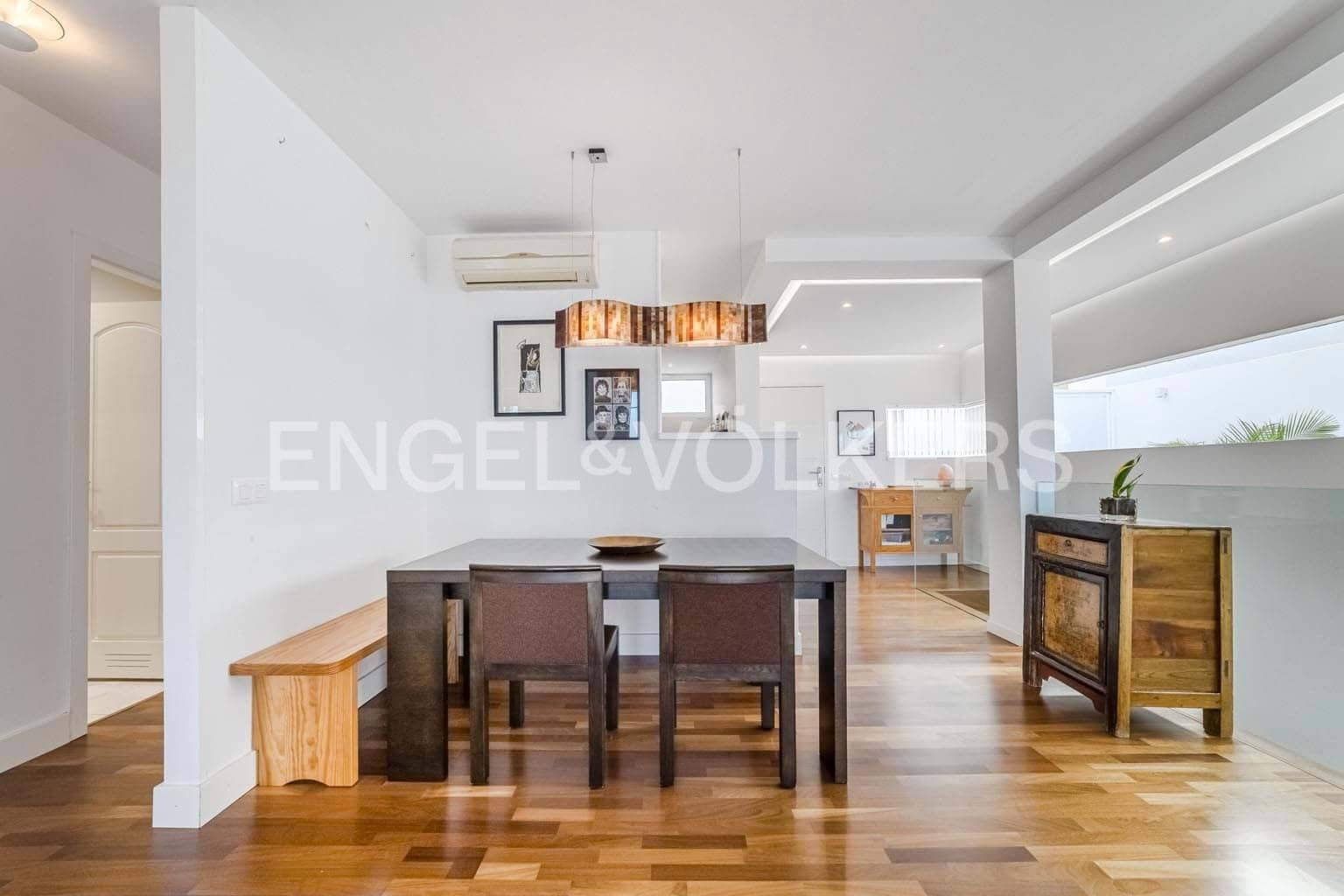 3 bedroom Villa for sale in San Eugenio with pool garage - € 870,000 (Ref: 9444500)