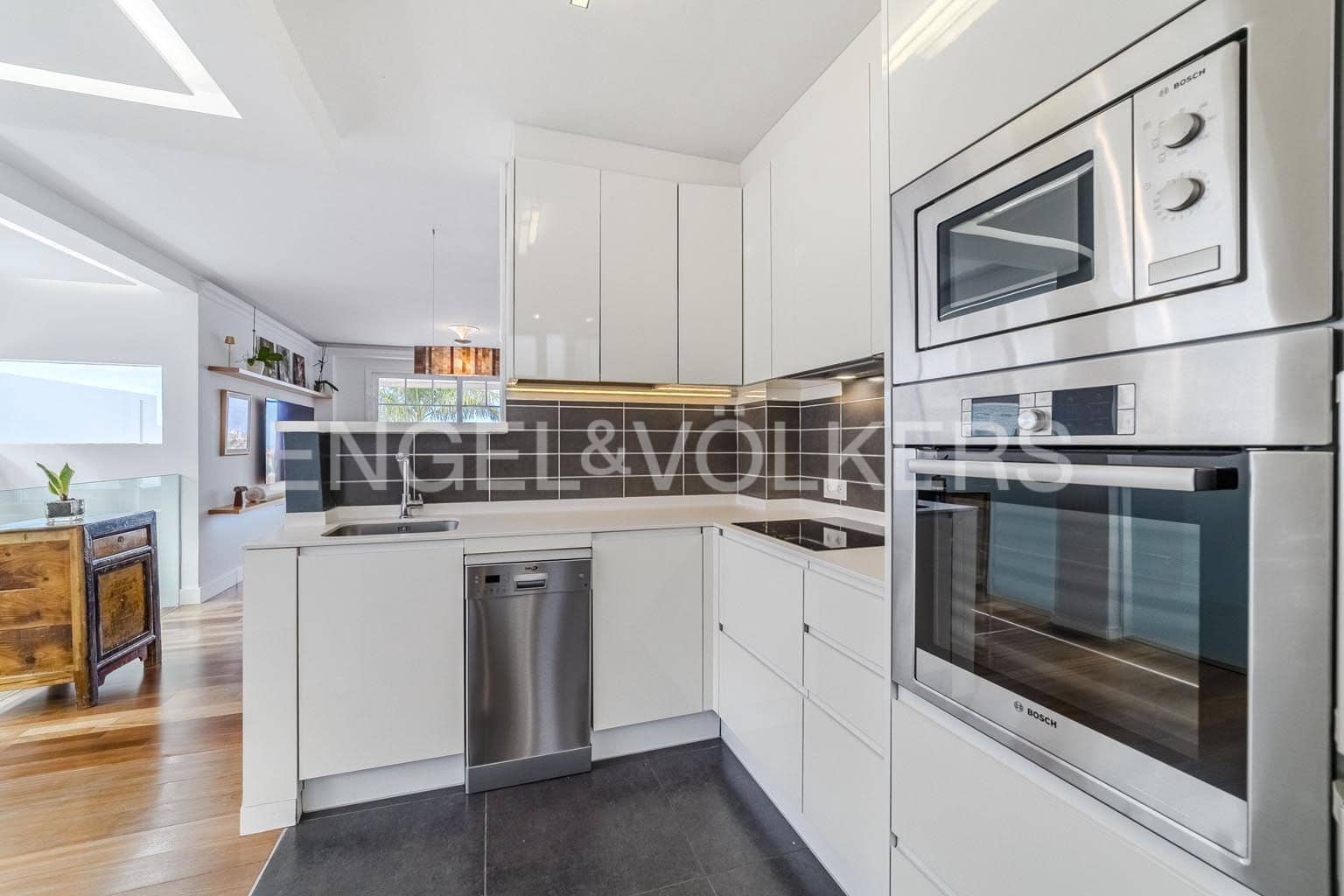 3 bedroom Villa for sale in San Eugenio with pool garage - € 870,000 (Ref: 9444500)