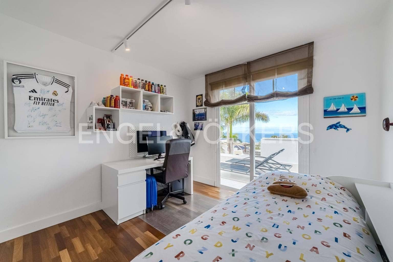 3 bedroom Villa for sale in San Eugenio with pool garage - € 870,000 (Ref: 9444500)