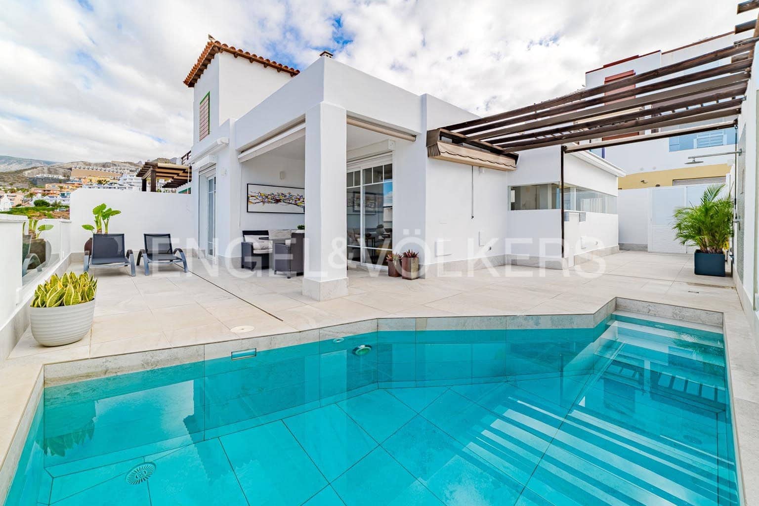 3 bedroom Villa for sale in San Eugenio with pool garage - € 870,000 (Ref: 9444500)