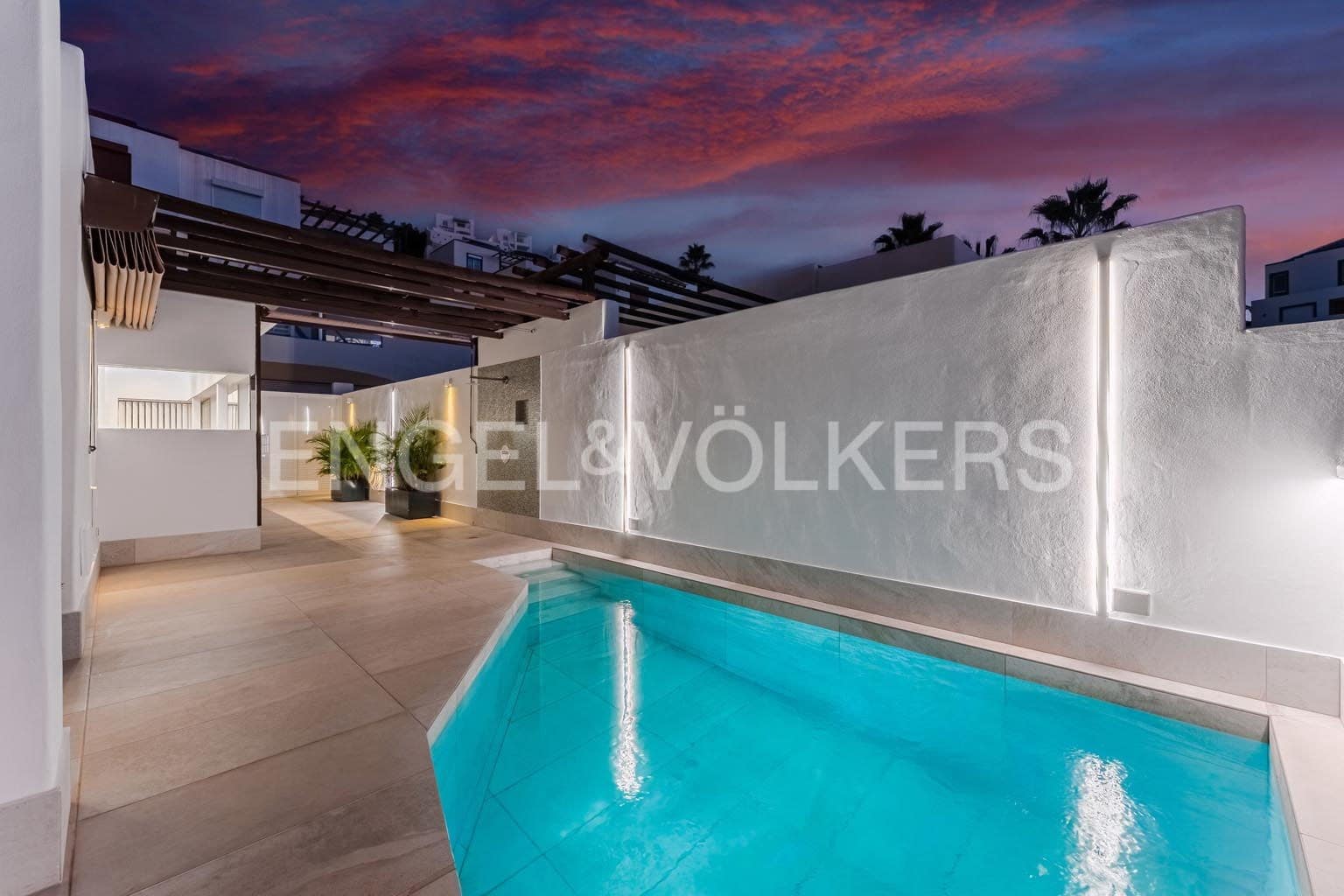 3 Zimmer Villa zu verkaufen in San Eugenio mit Pool Garage - 870.000 € (Ref: 9444500)