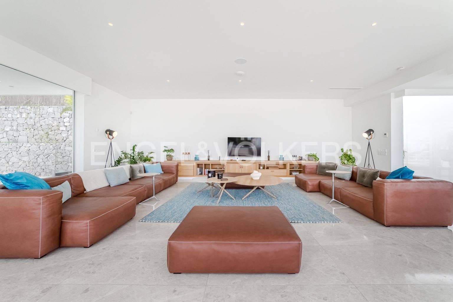 6 bedroom Villa for sale in Guia de Isora with pool garage - € 8,500,000 (Ref: 9444501)