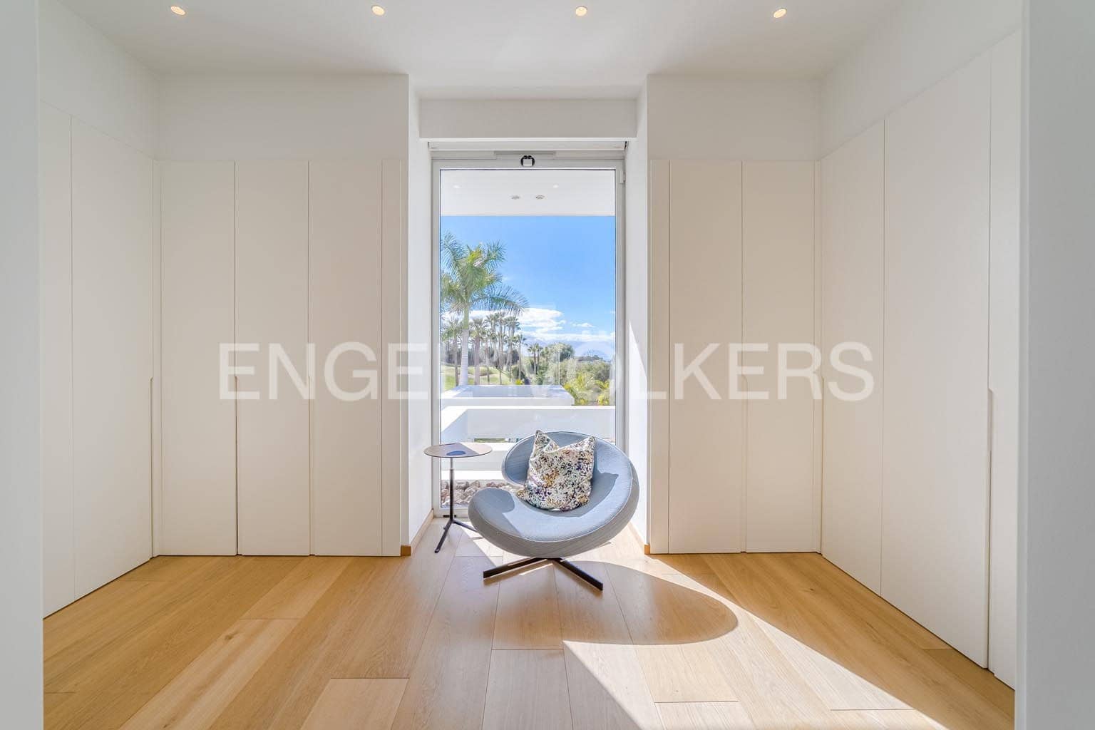 6 bedroom Villa for sale in Guia de Isora with pool garage - € 8,500,000 (Ref: 9444501)