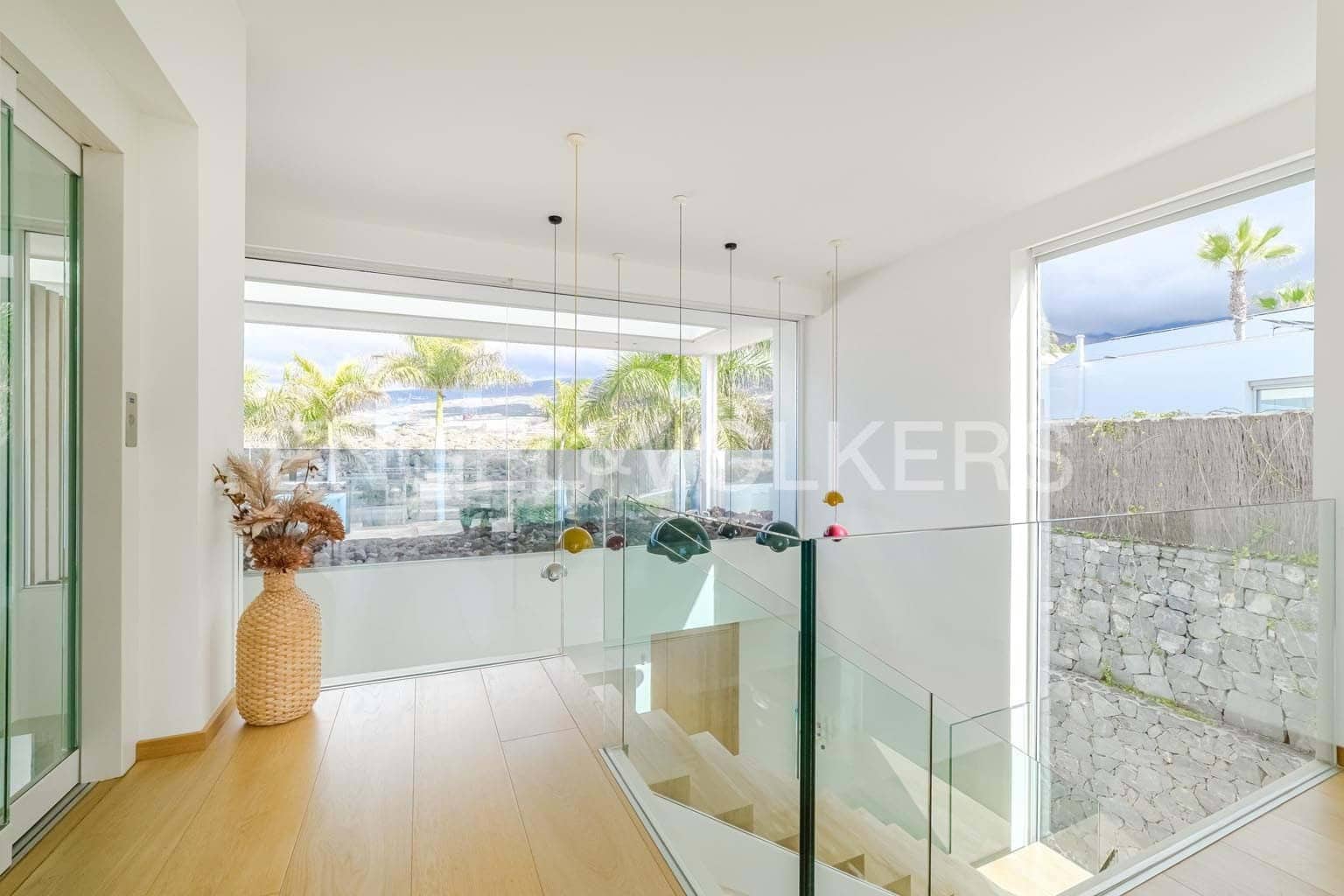 6 bedroom Villa for sale in Guia de Isora with pool garage - € 8,500,000 (Ref: 9444501)