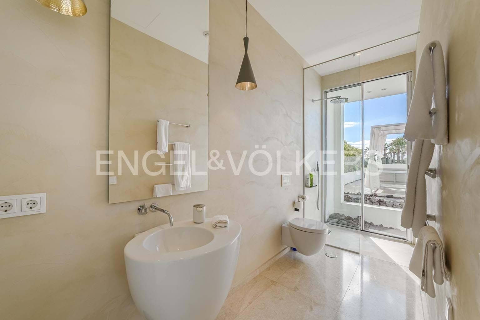 6 bedroom Villa for sale in Guia de Isora with pool garage - € 8,500,000 (Ref: 9444501)