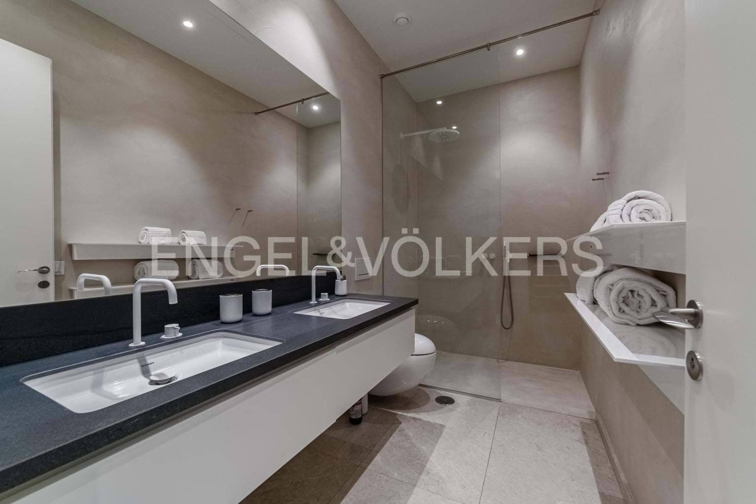 6 bedroom Villa for sale in Guia de Isora with pool garage - € 8,500,000 (Ref: 9444501)