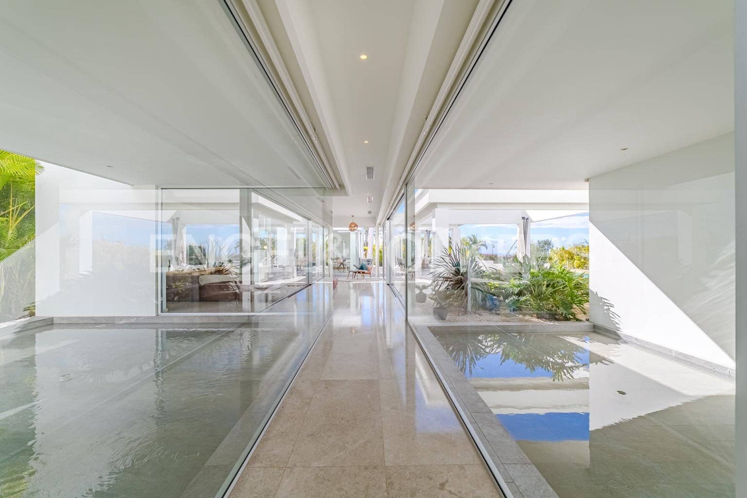 6 bedroom Villa for sale in Guia de Isora with pool garage - € 8,500,000 (Ref: 9444501)