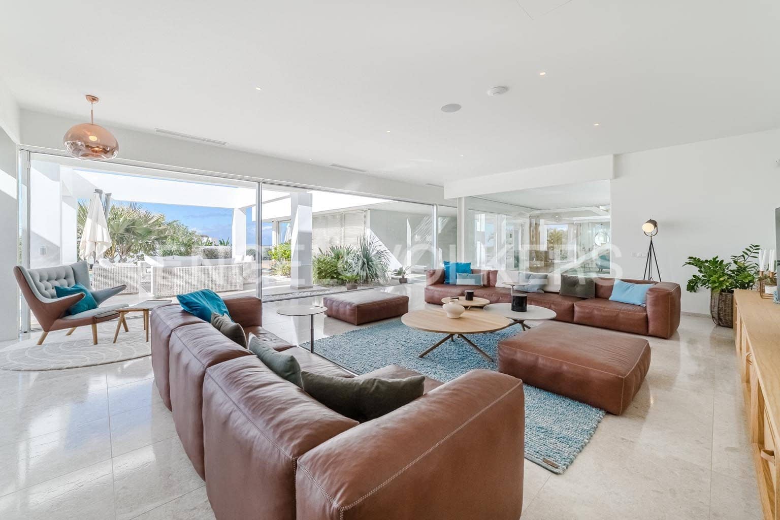 6 bedroom Villa for sale in Guia de Isora with pool garage - € 8,500,000 (Ref: 9444501)