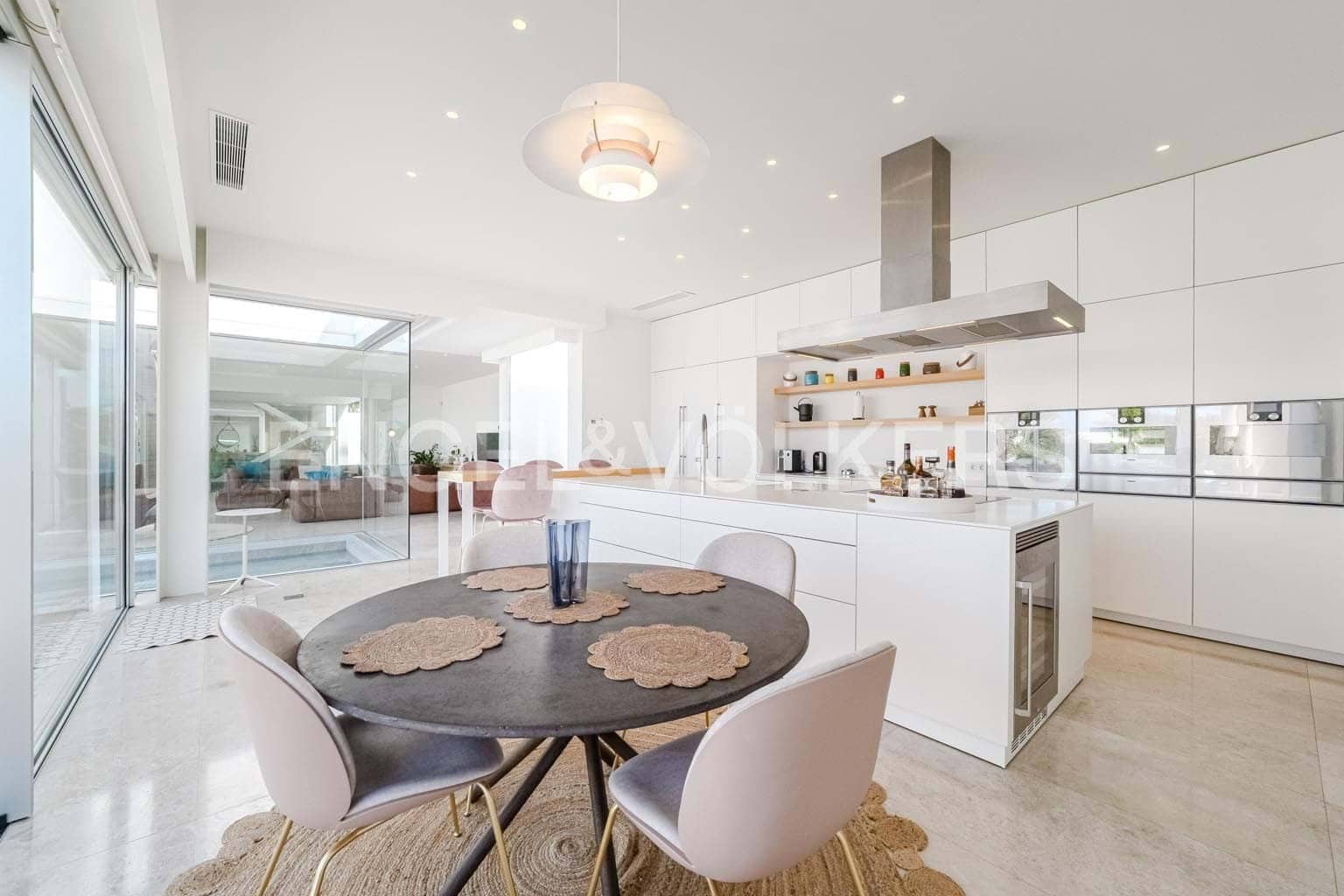 6 bedroom Villa for sale in Guia de Isora with pool garage - € 8,500,000 (Ref: 9444501)