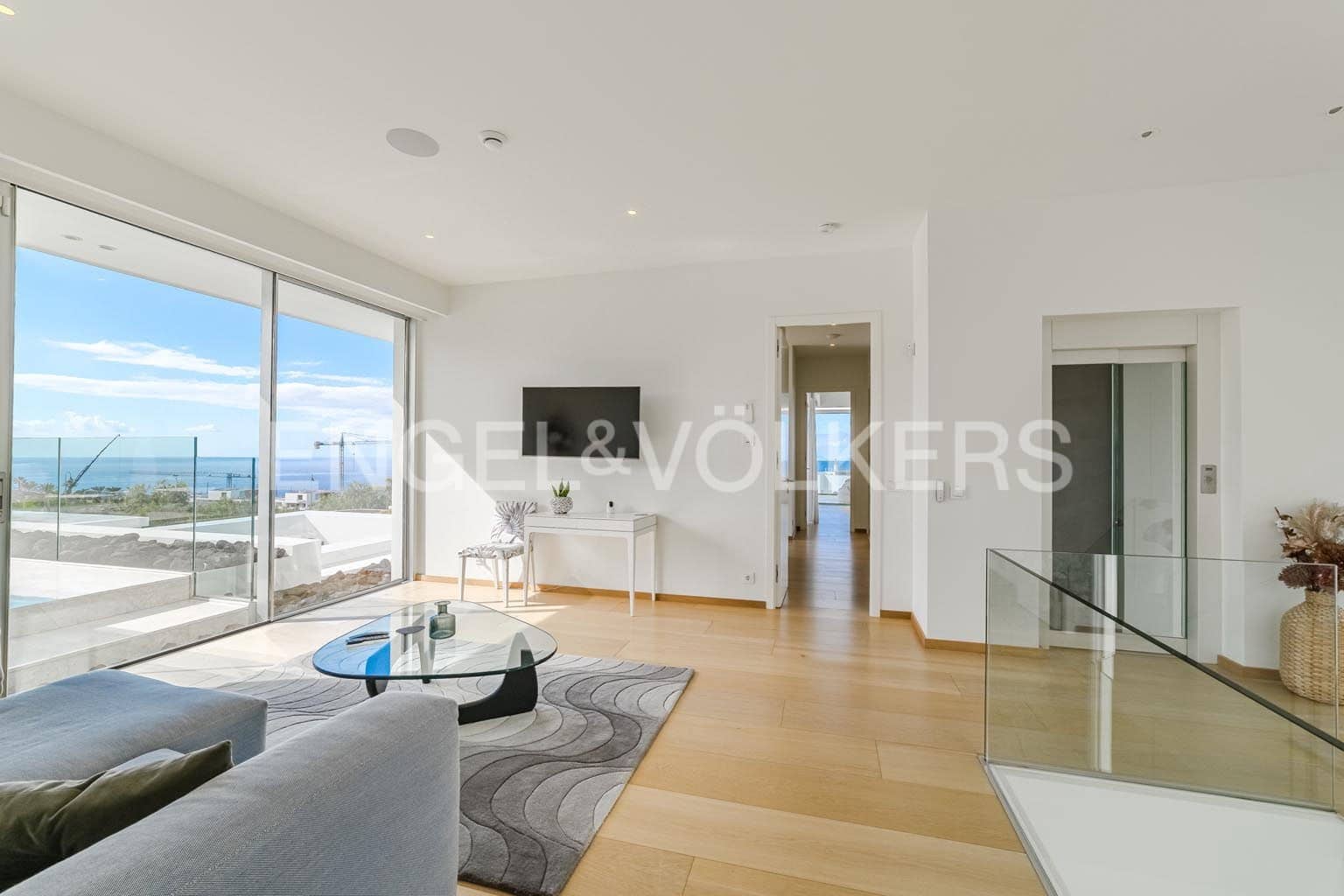 6 bedroom Villa for sale in Guia de Isora with pool garage - € 8,500,000 (Ref: 9444501)