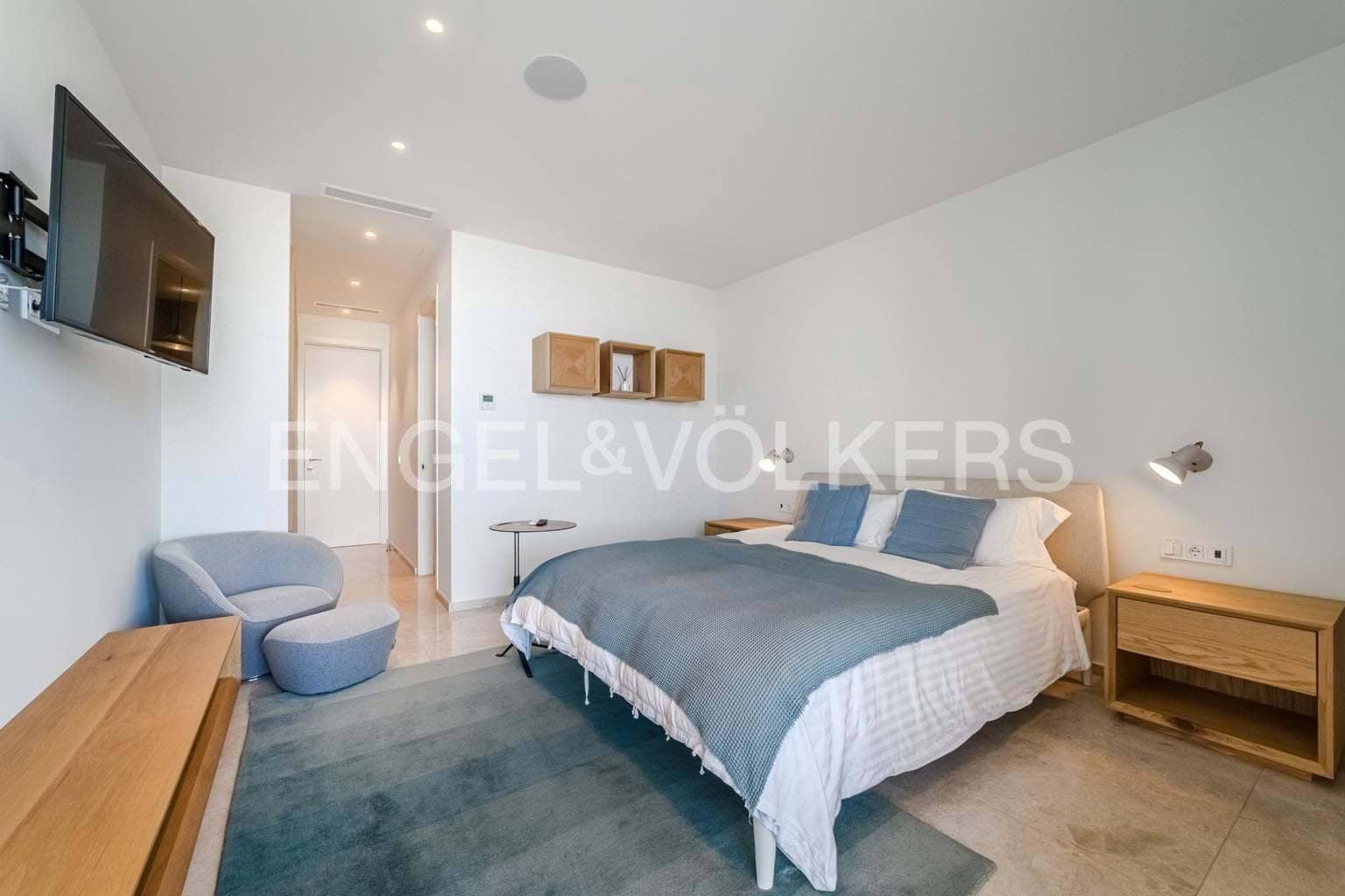 6 bedroom Villa for sale in Guia de Isora with pool garage - € 8,500,000 (Ref: 9444501)