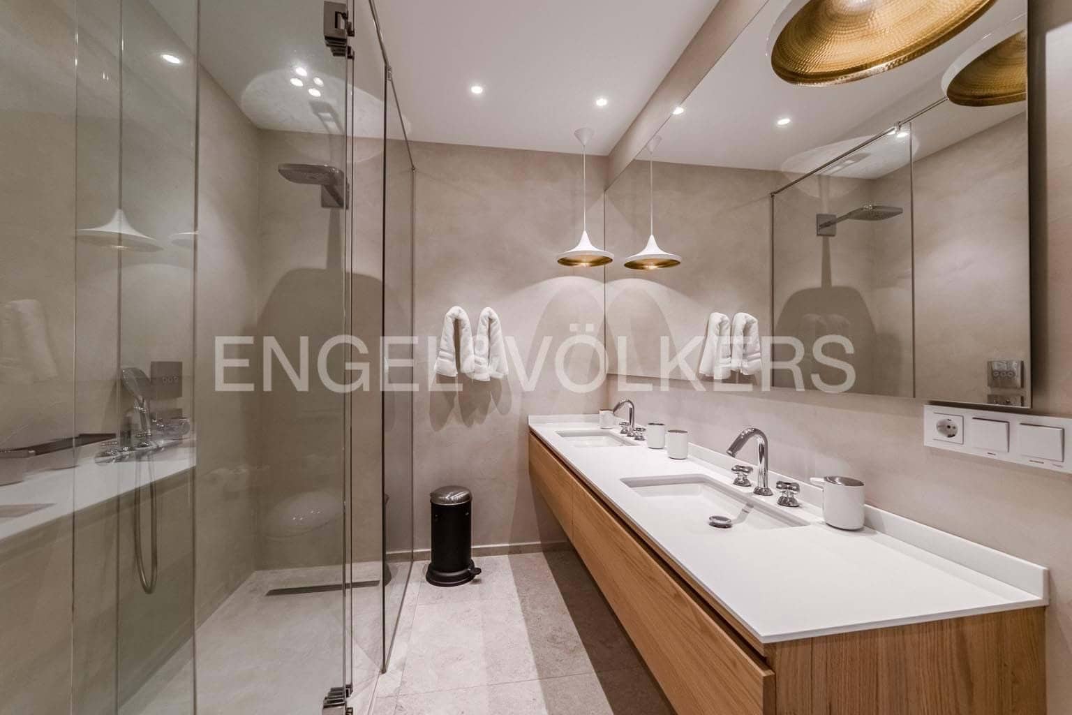 6 bedroom Villa for sale in Guia de Isora with pool garage - € 8,500,000 (Ref: 9444501)