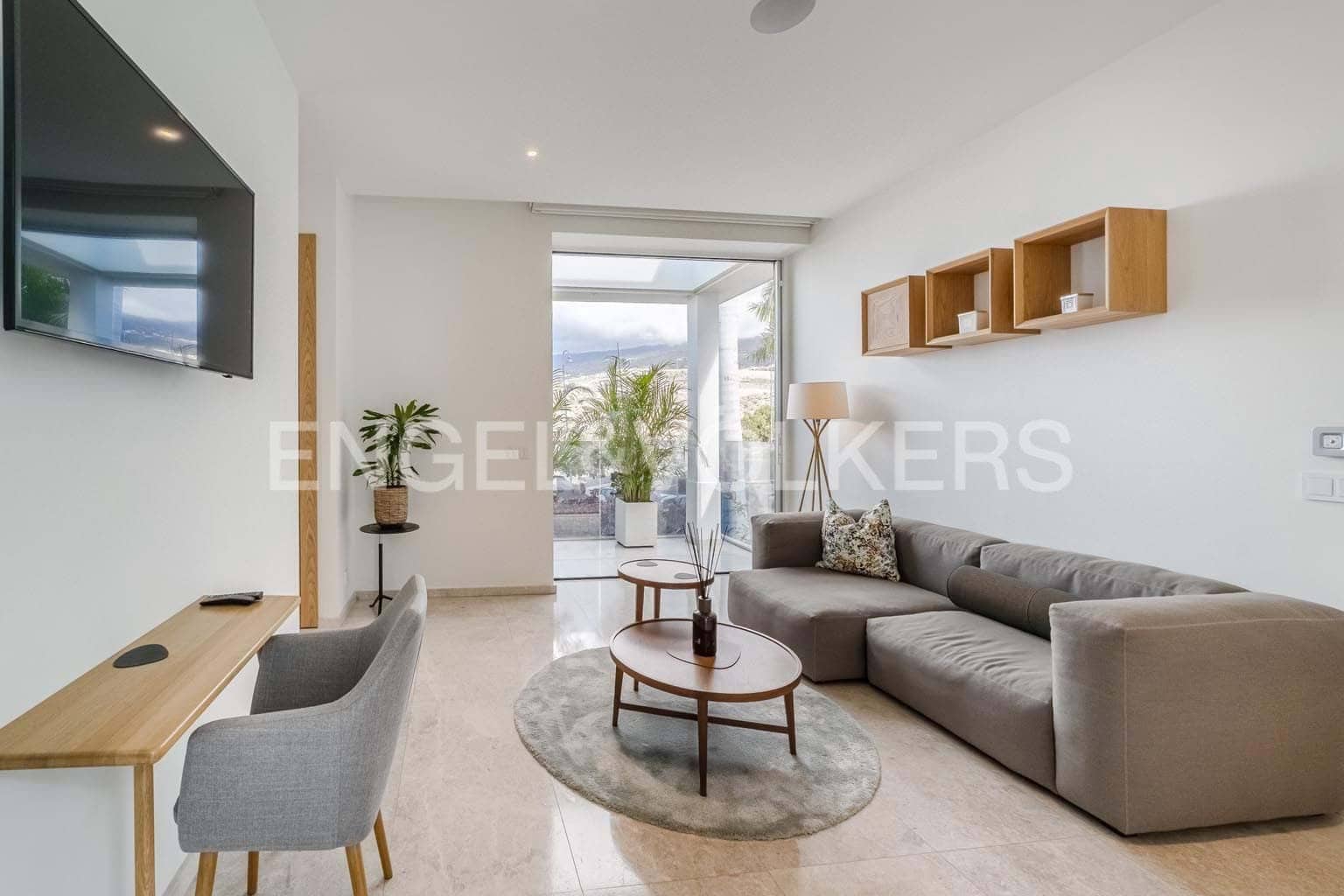 6 bedroom Villa for sale in Guia de Isora with pool garage - € 8,500,000 (Ref: 9444501)