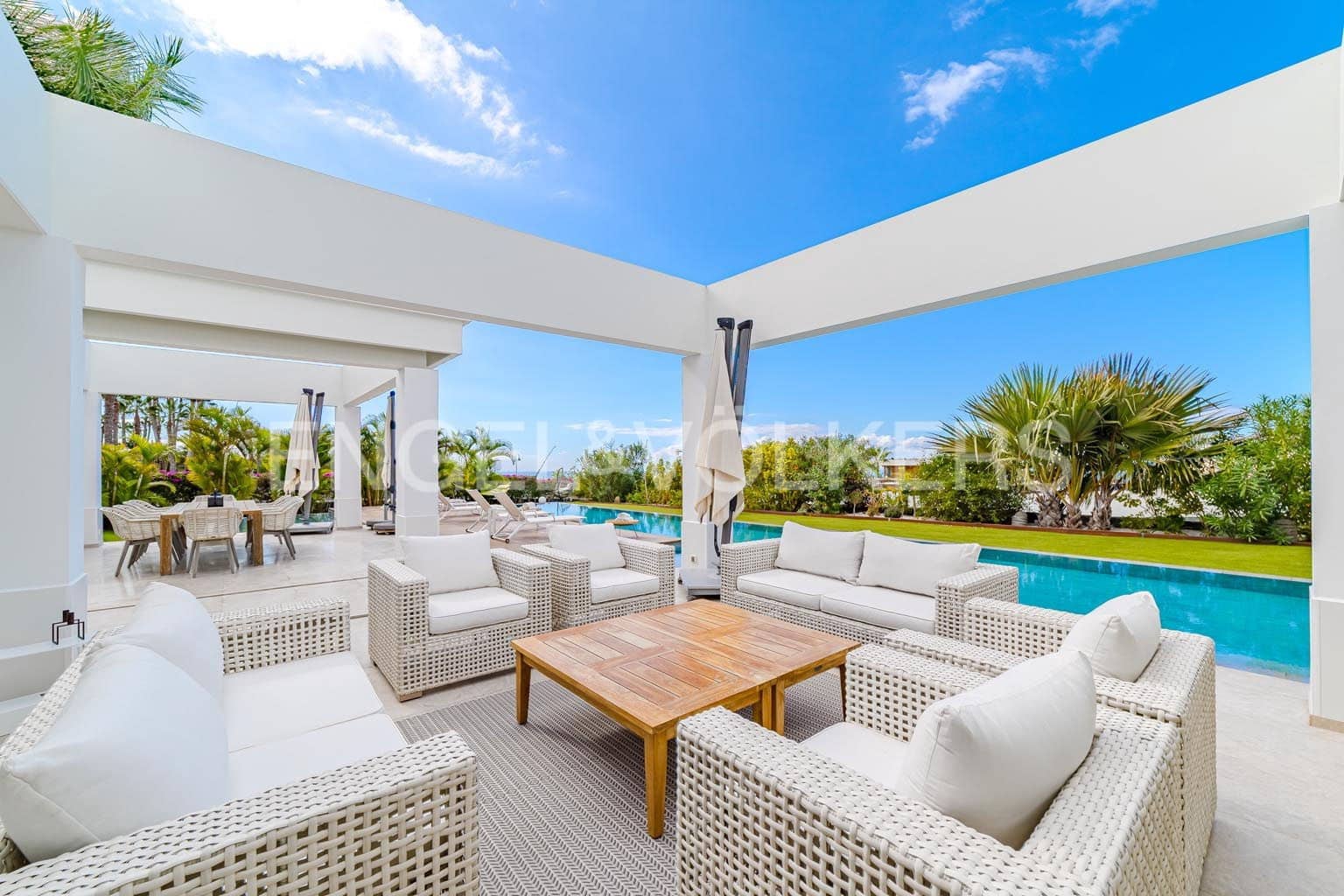 6 bedroom Villa for sale in Guia de Isora with pool garage - € 8,500,000 (Ref: 9444501)