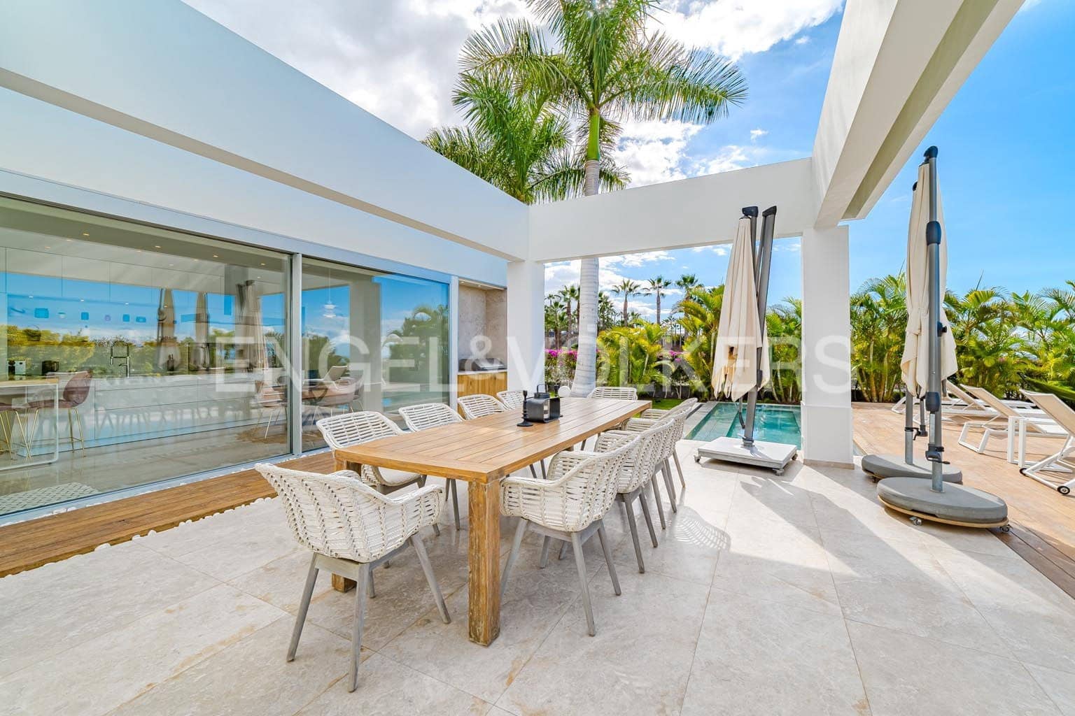 6 bedroom Villa for sale in Guia de Isora with pool garage - € 8,500,000 (Ref: 9444501)