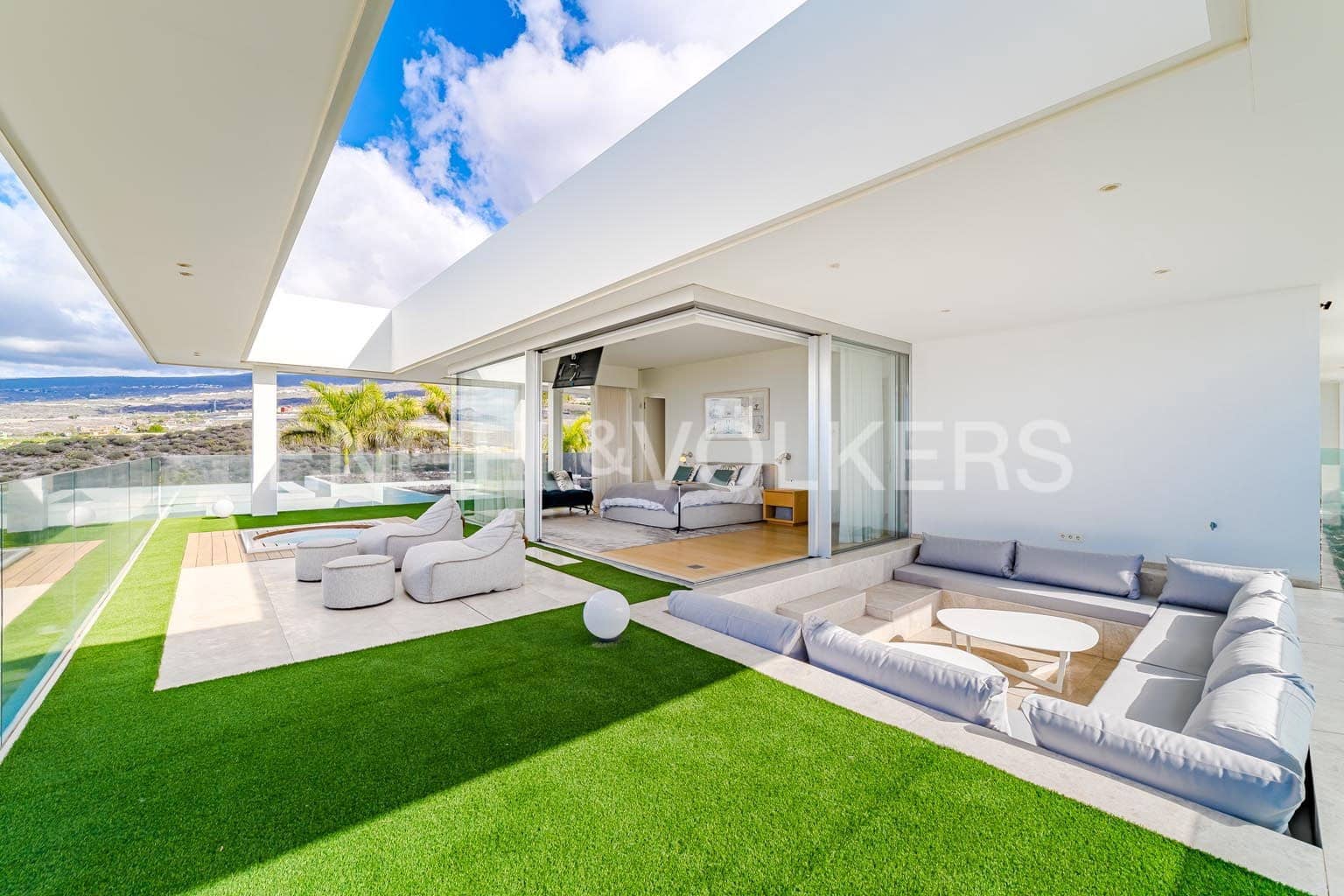 6 bedroom Villa for sale in Guia de Isora with pool garage - € 8,500,000 (Ref: 9444501)