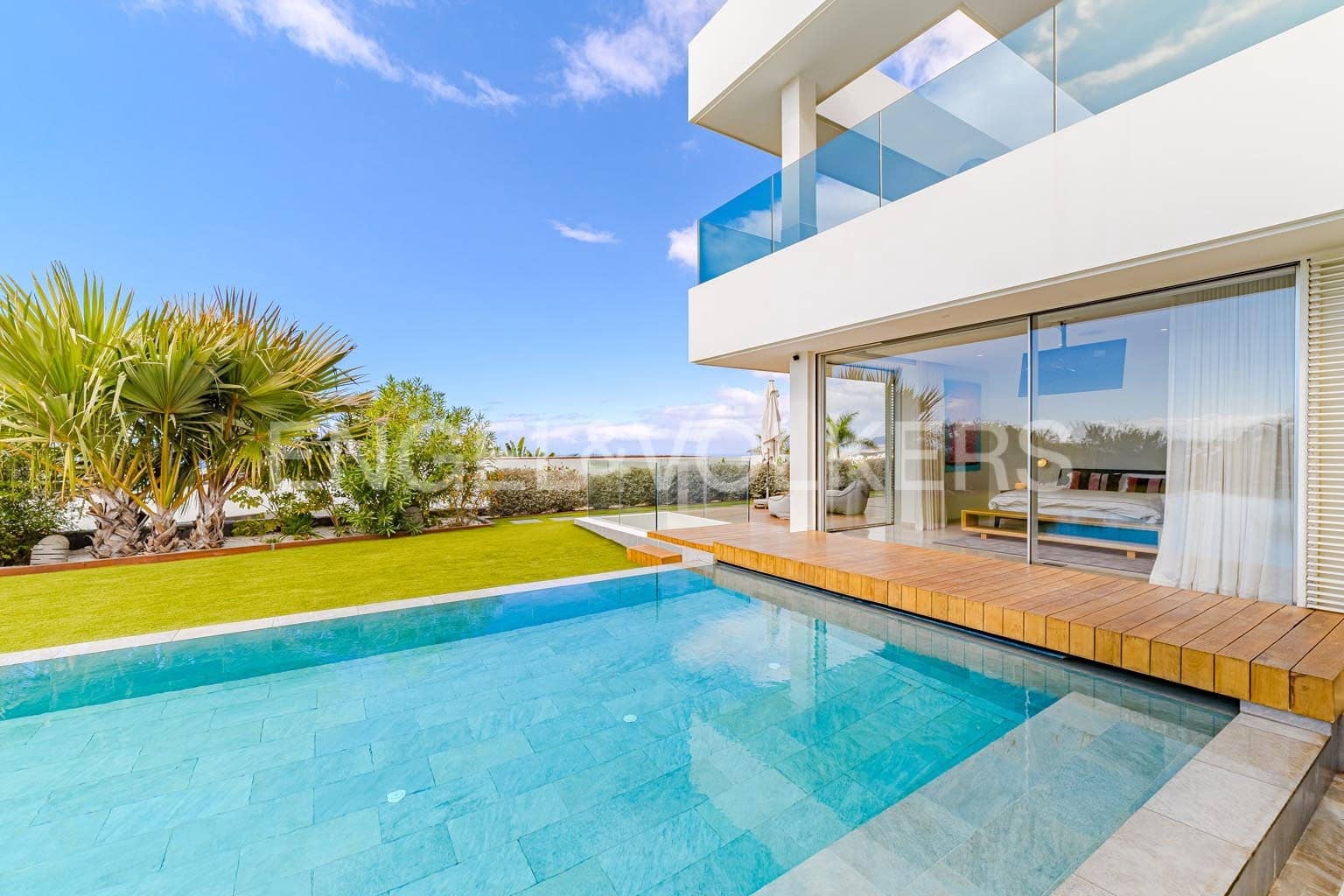 6 bedroom Villa for sale in Guia de Isora with pool garage - € 8,500,000 (Ref: 9444501)