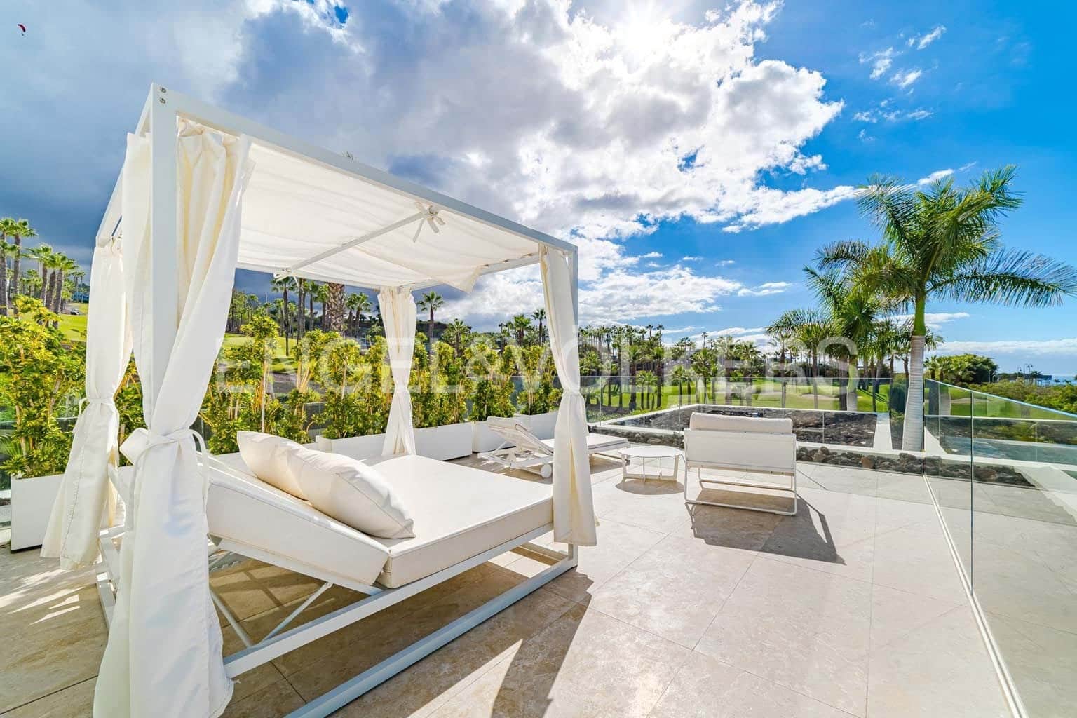 6 bedroom Villa for sale in Guia de Isora with pool garage - € 8,500,000 (Ref: 9444501)