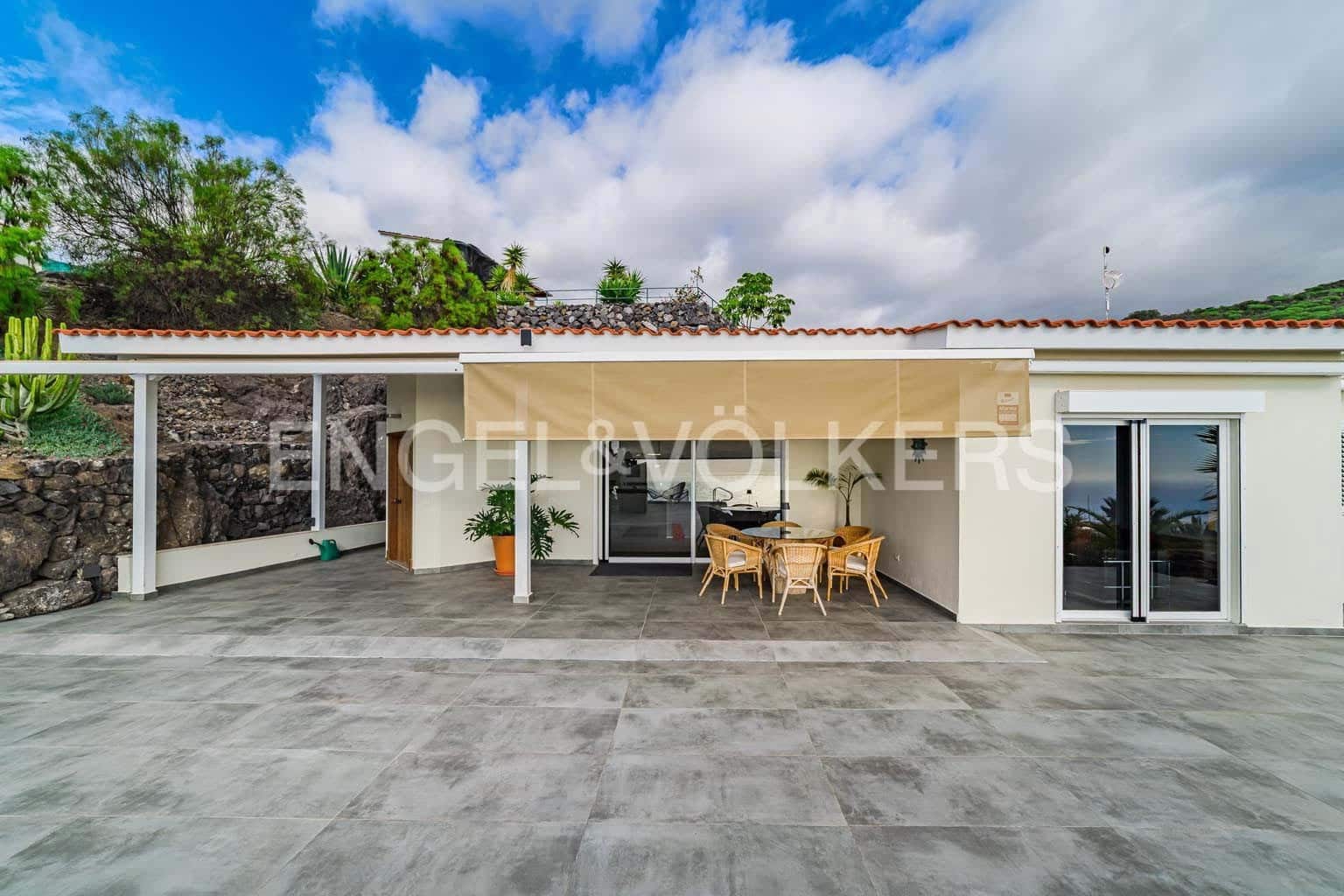 3 slaapkamer Villa te koop in Guia de Isora met zwembad garage - € 1.320.000 (Ref: 9454738)