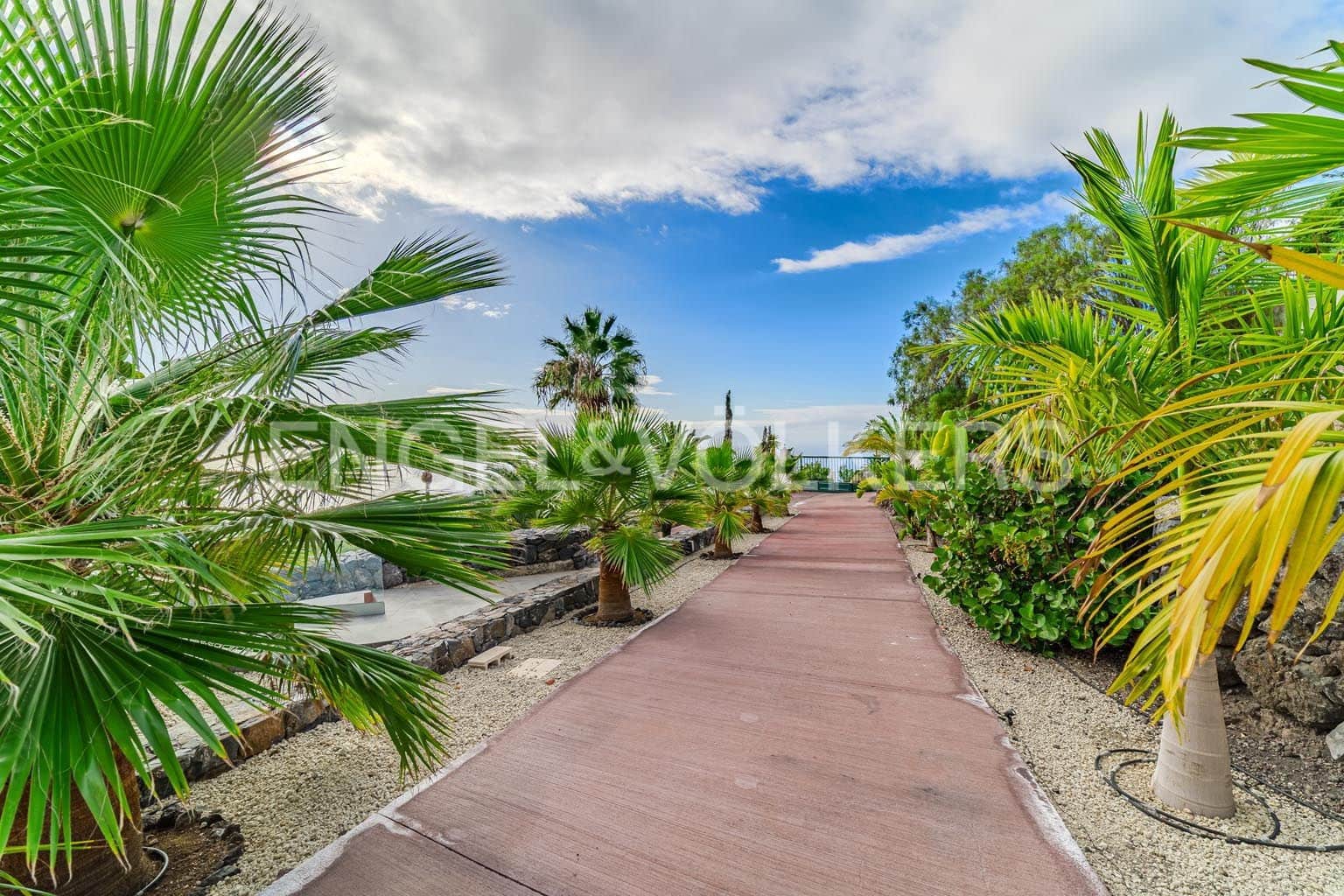 3 slaapkamer Villa te koop in Guia de Isora met zwembad garage - € 1.320.000 (Ref: 9454738)