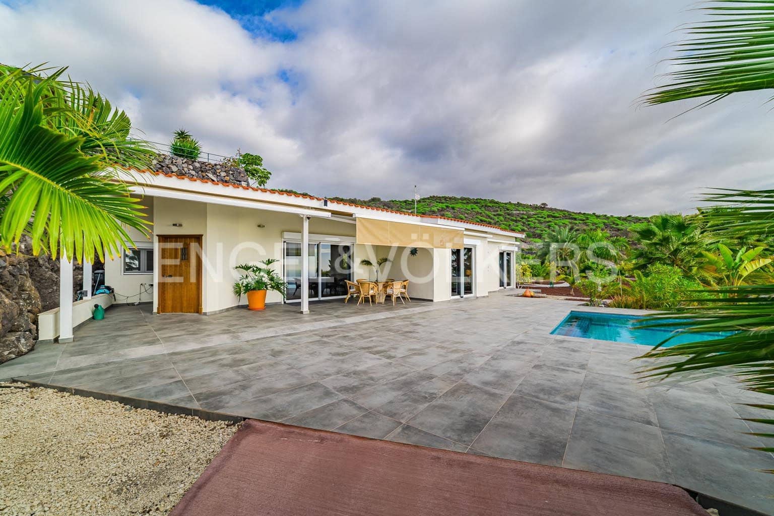 3 slaapkamer Villa te koop in Guia de Isora met zwembad garage - € 1.320.000 (Ref: 9454738)