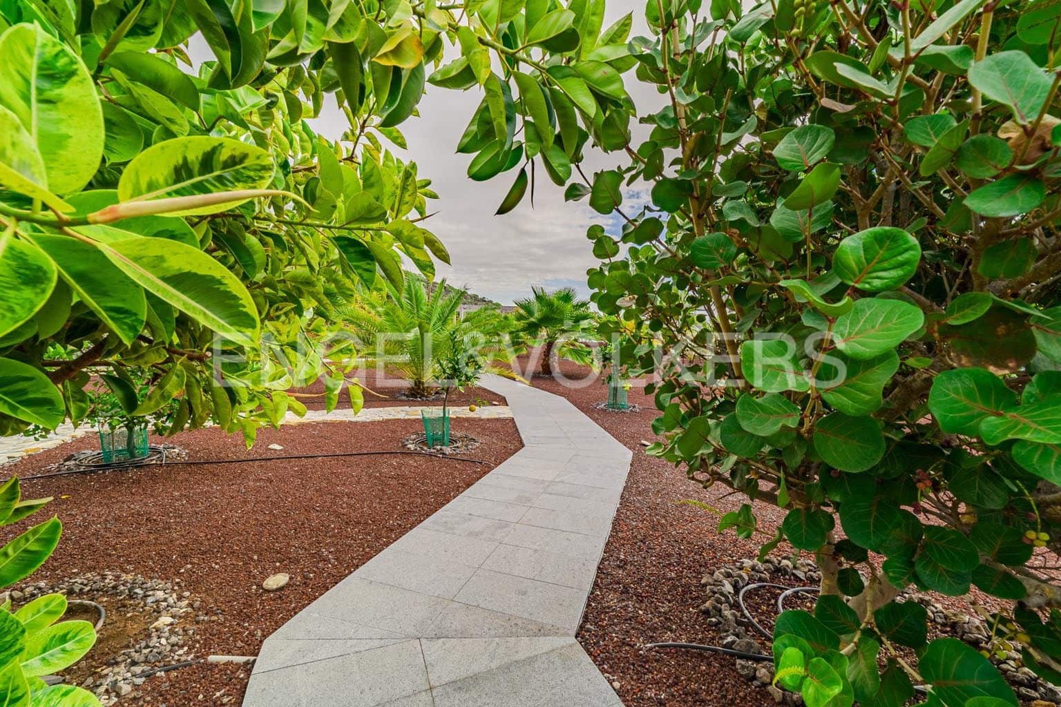 3 slaapkamer Villa te koop in Guia de Isora met zwembad garage - € 1.320.000 (Ref: 9454738)