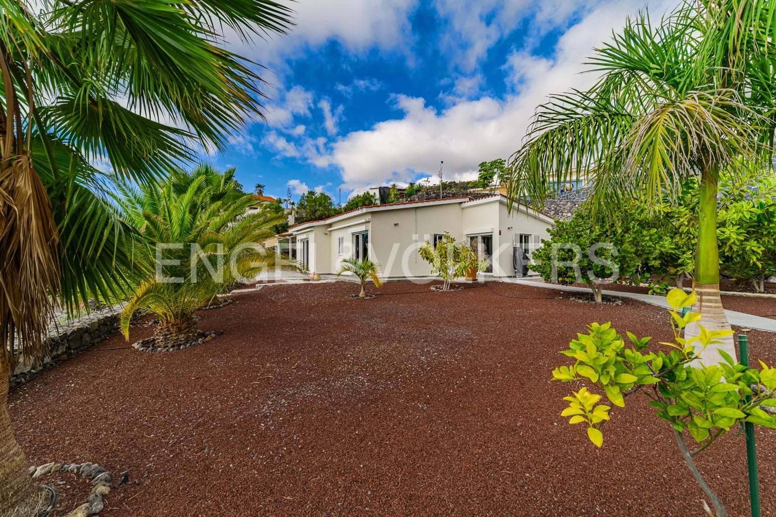 3 slaapkamer Villa te koop in Guia de Isora met zwembad garage - € 1.320.000 (Ref: 9454738)