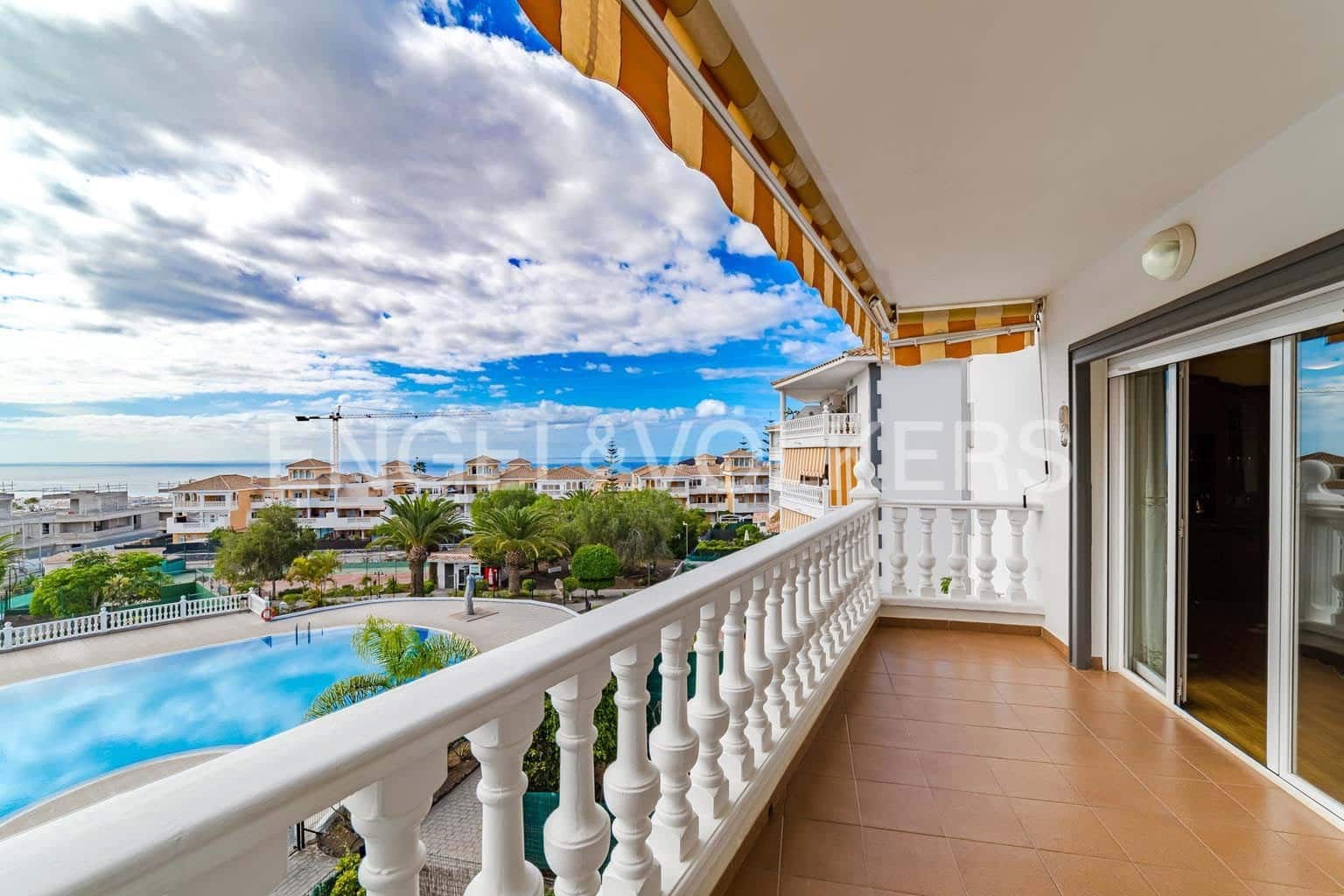 3 sovrum Lägenhet till salu i Los Cristianos med pool - 410 000 € (Ref: 9459475)