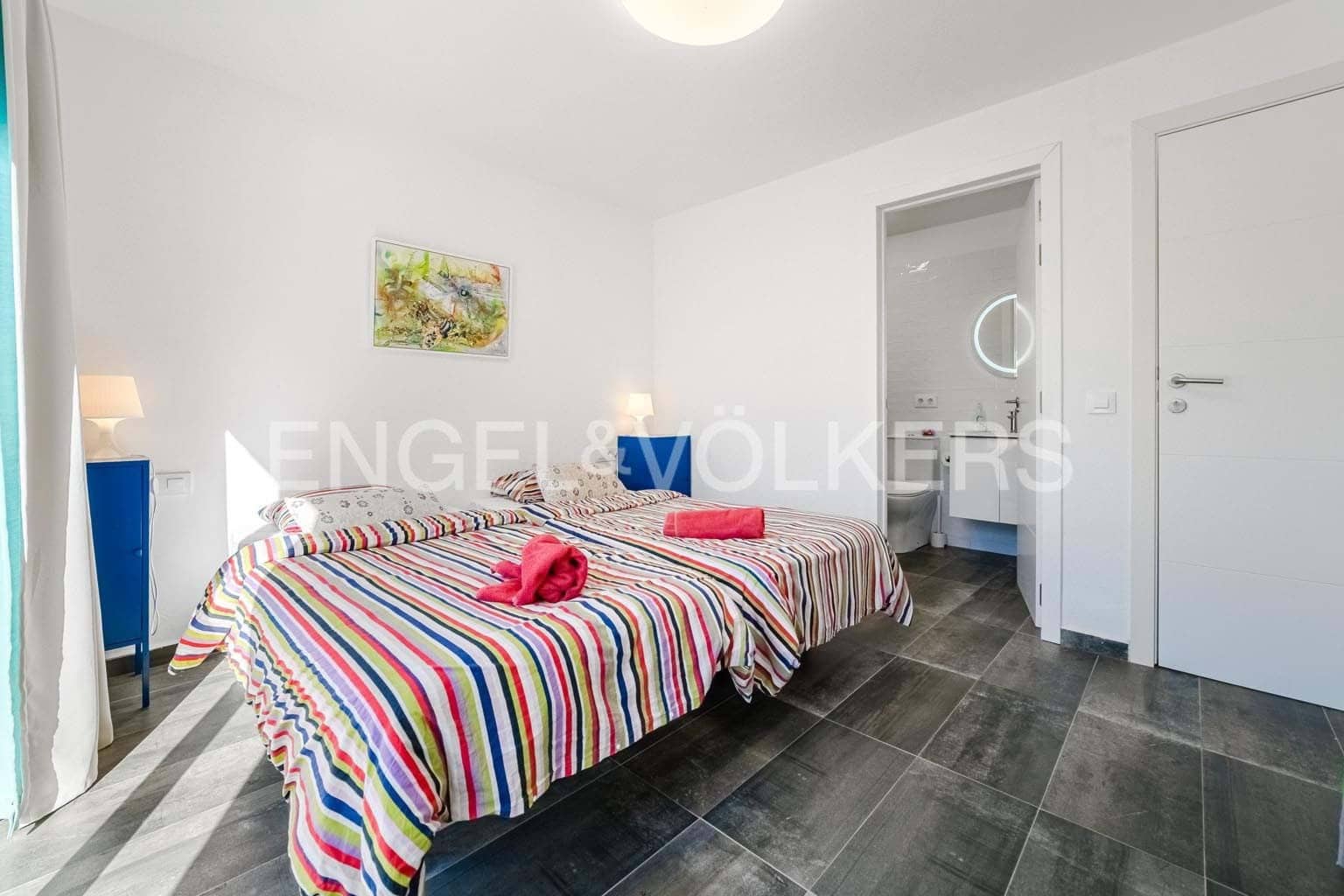 9 Zimmer Villa zu verkaufen in Arona - 799.000 € (Ref: 9465933)