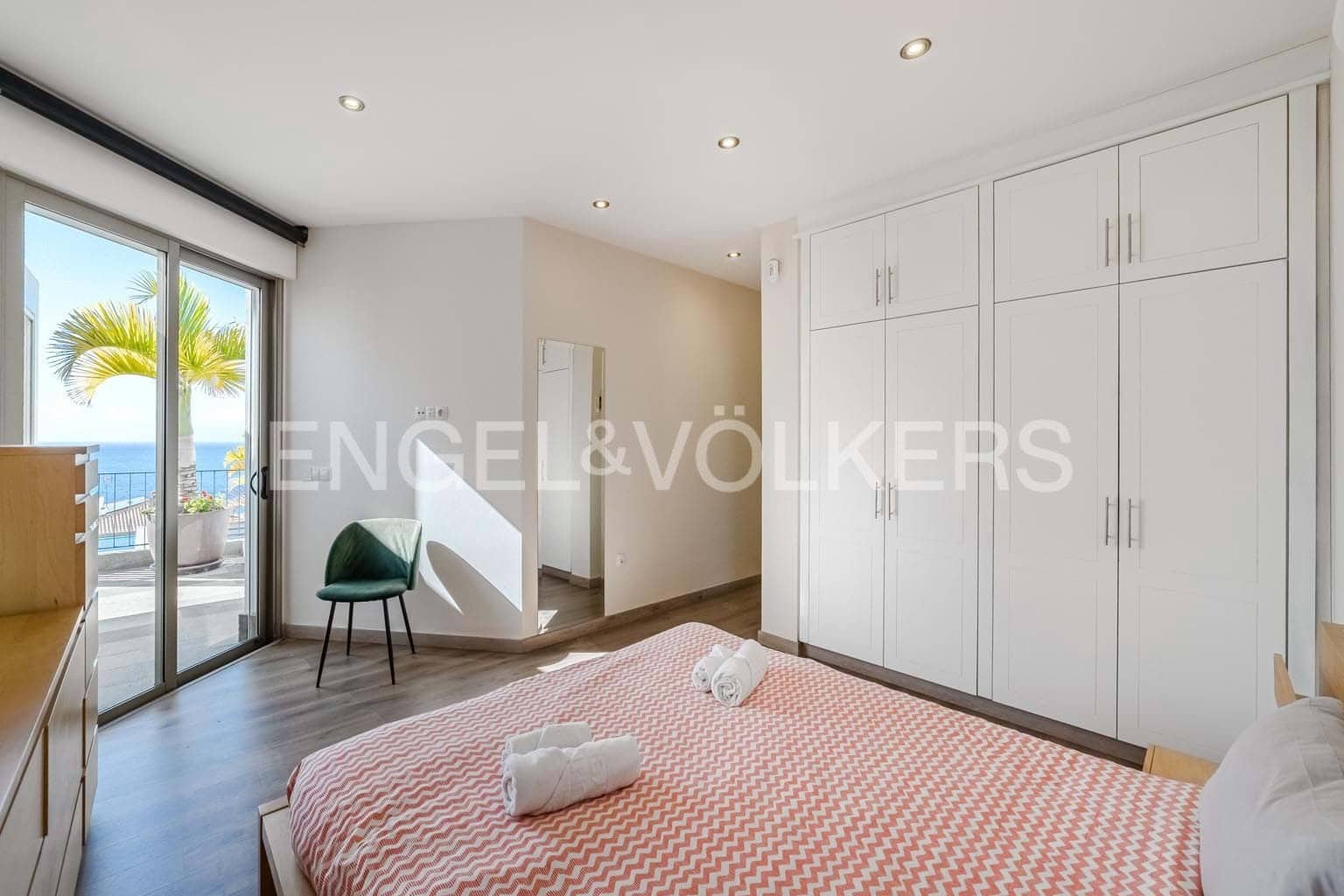 5 makuuhuone Huvila myytävänä paikassa Playa de la Arena mukana uima-altaan 
autotalli - 1 950 000 € (Ref: 9471503)