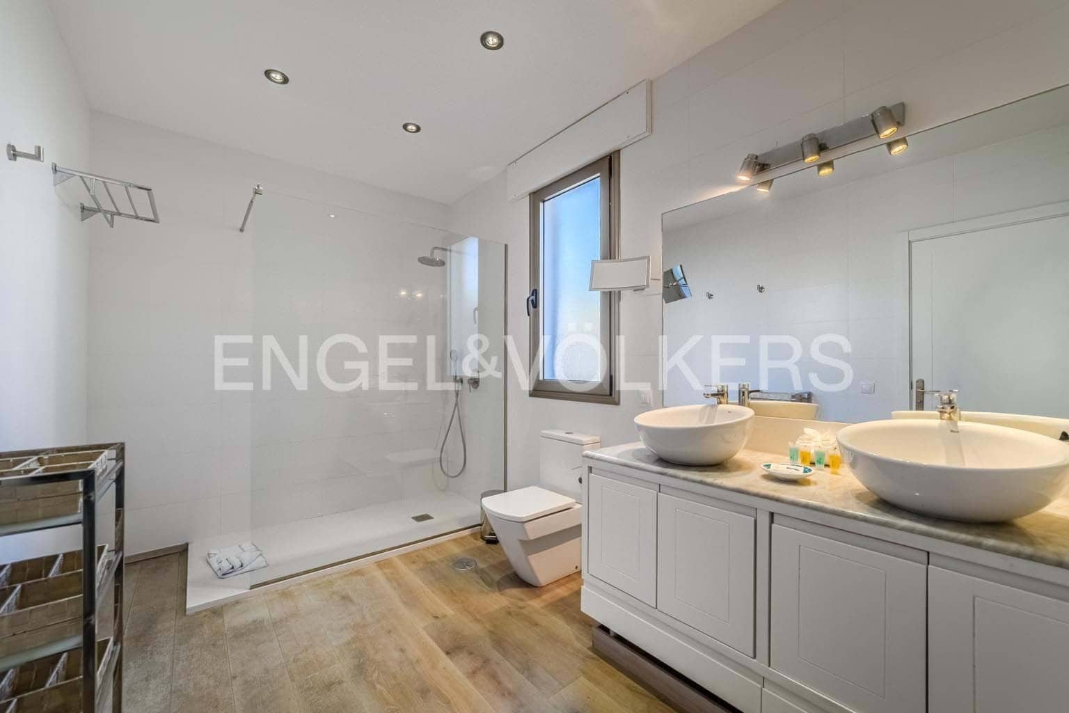 5 makuuhuone Huvila myytävänä paikassa Playa de la Arena mukana uima-altaan 
autotalli - 1 950 000 € (Ref: 9471503)